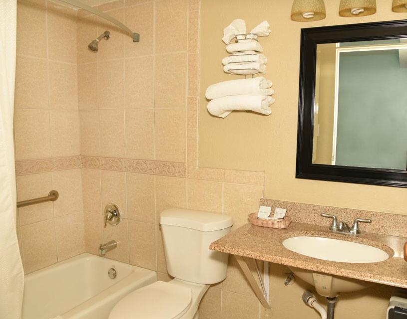 Esquire Inn photo 37