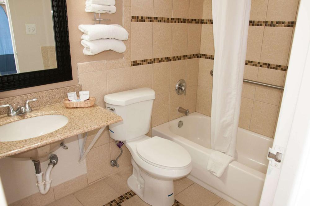 Esquire Inn photo 39