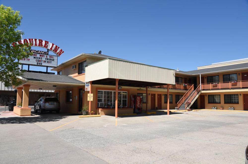 Esquire Inn photo 40