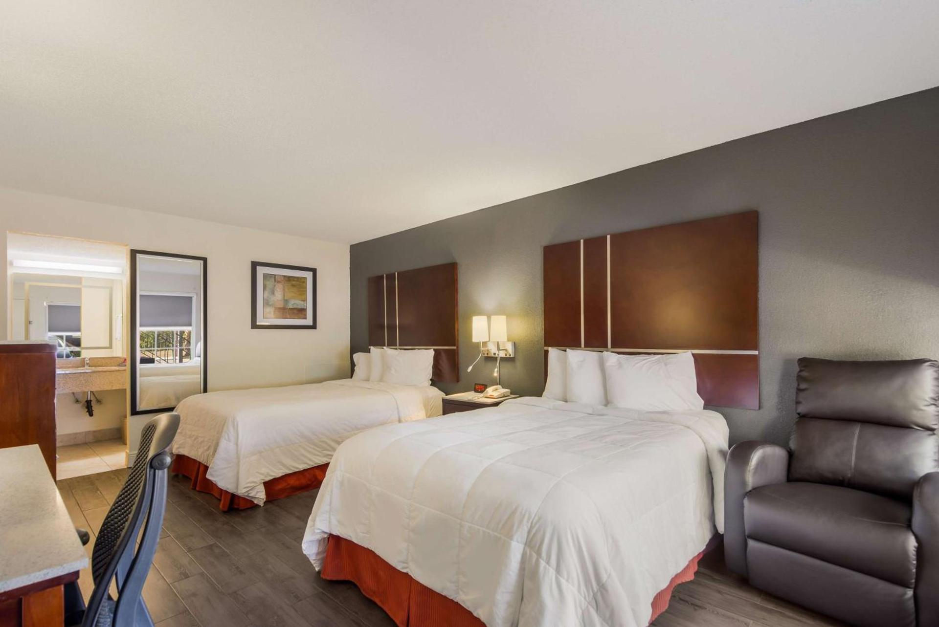 SureStay Hotel by Best Western Sarasota Lido Beach photo 13