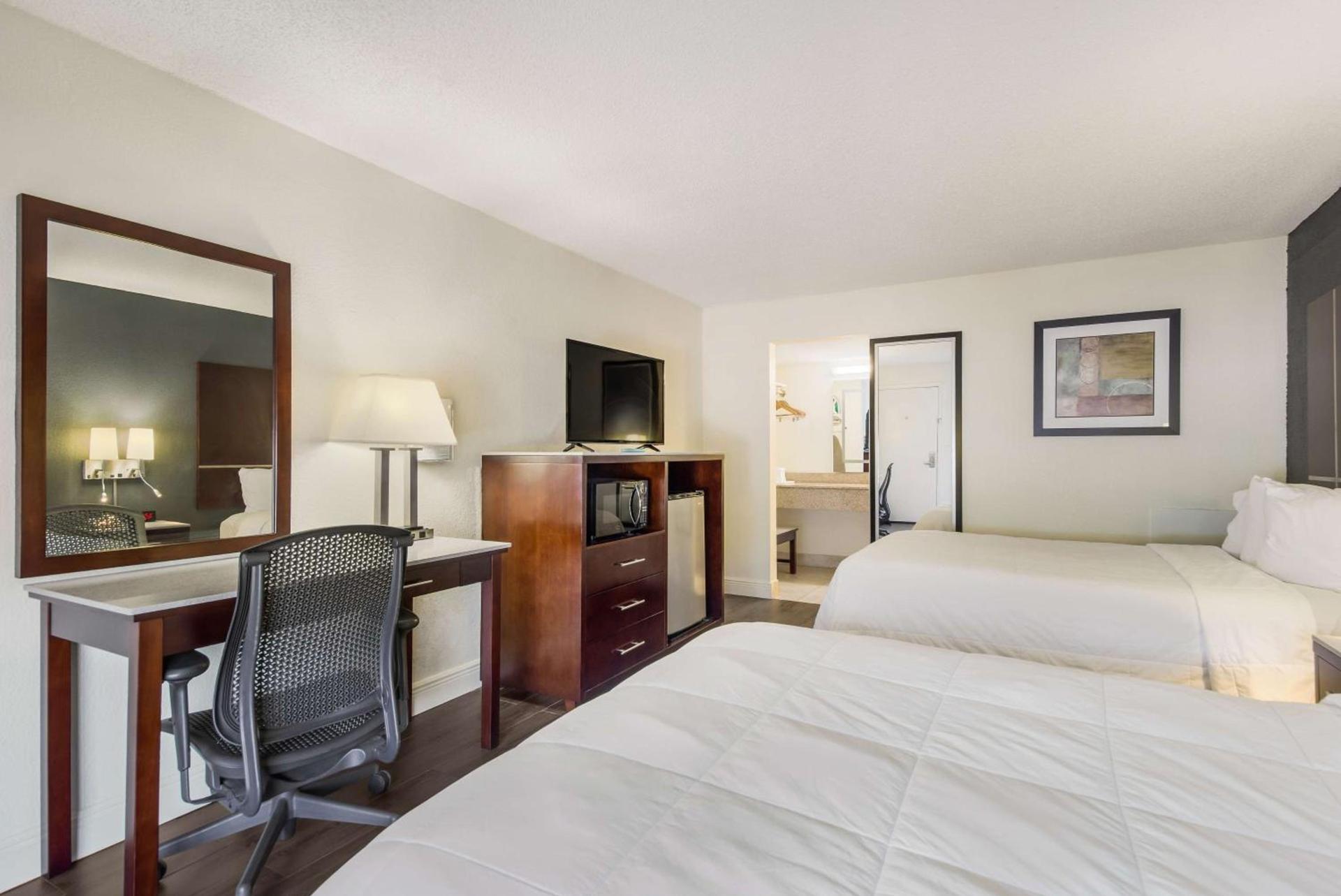 SureStay Hotel by Best Western Sarasota Lido Beach photo 14