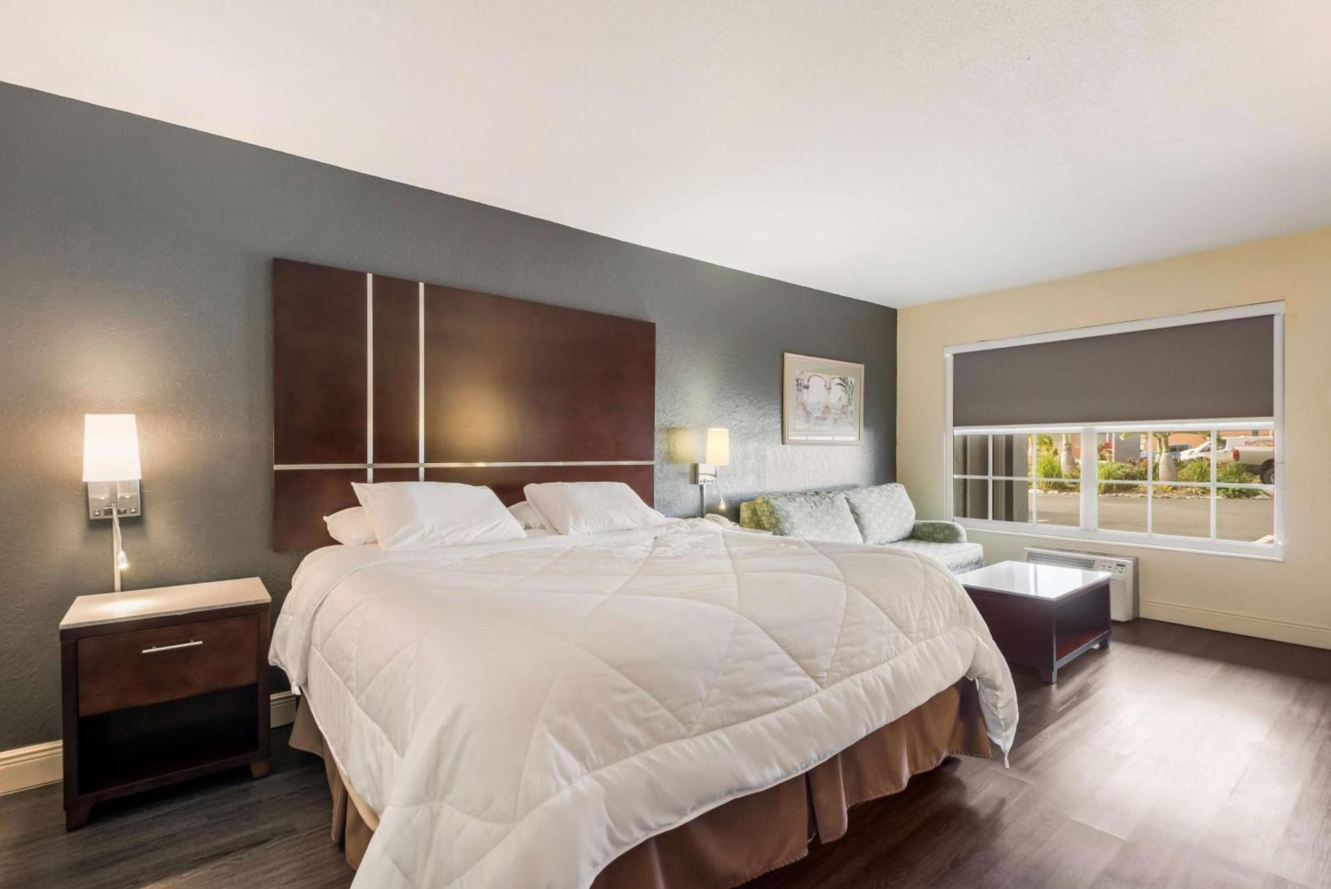 SureStay Hotel by Best Western Sarasota Lido Beach photo 2