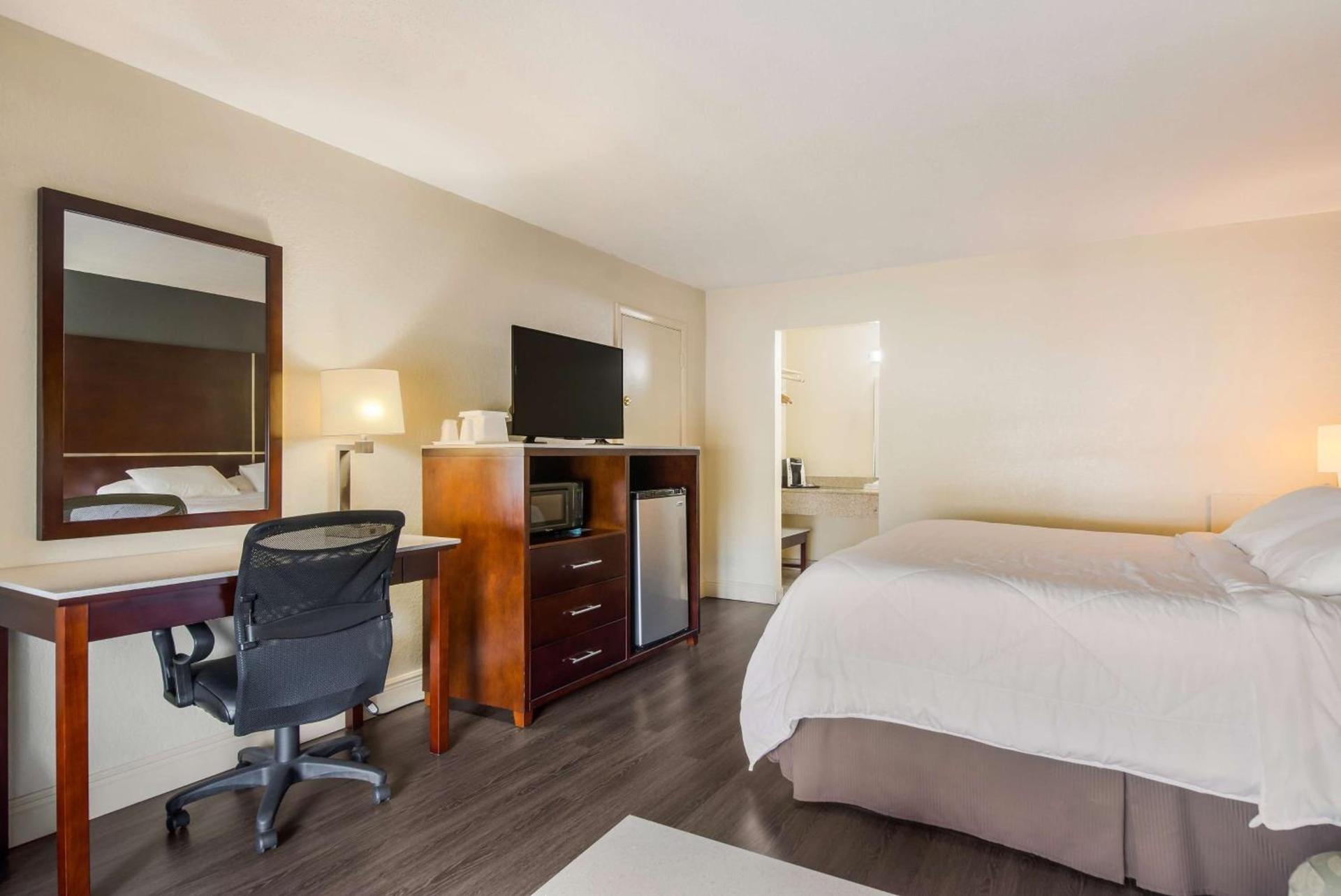 SureStay Hotel by Best Western Sarasota Lido Beach photo 16