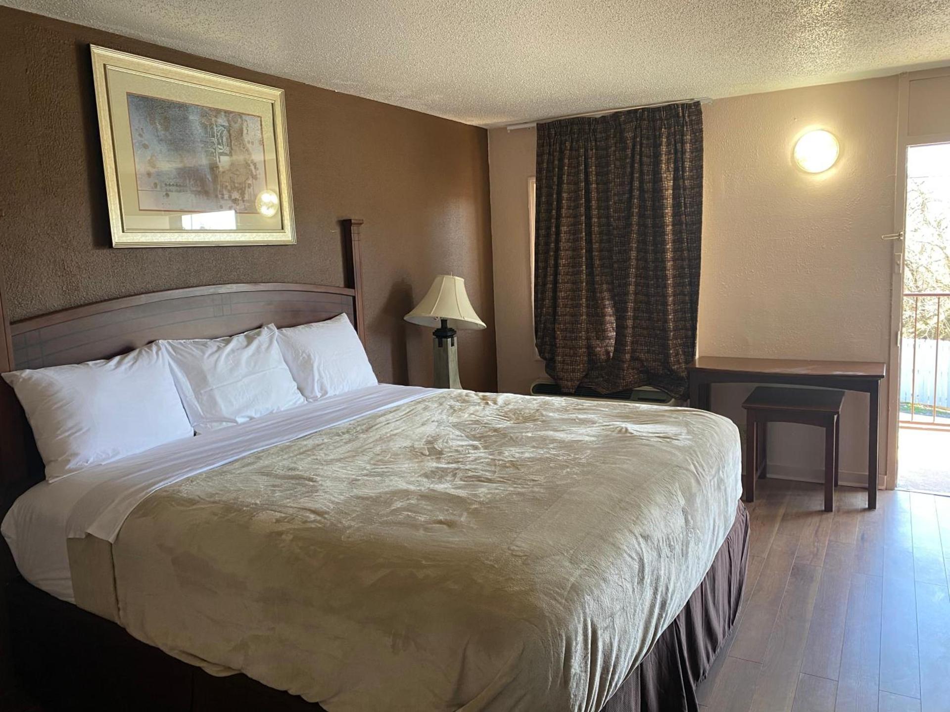 Luxury Inn photo 13