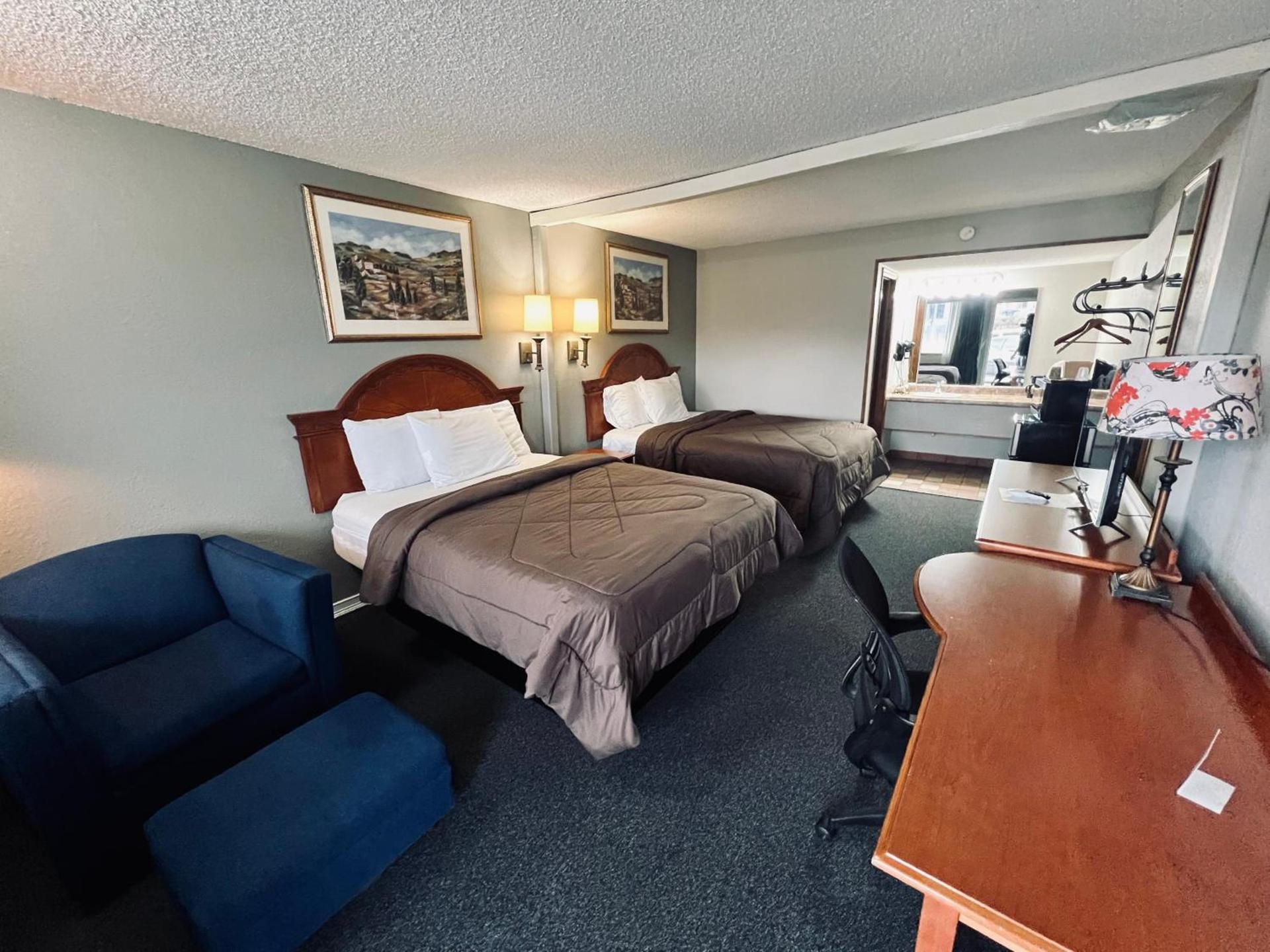 Ozark Inn & Suites photo 21