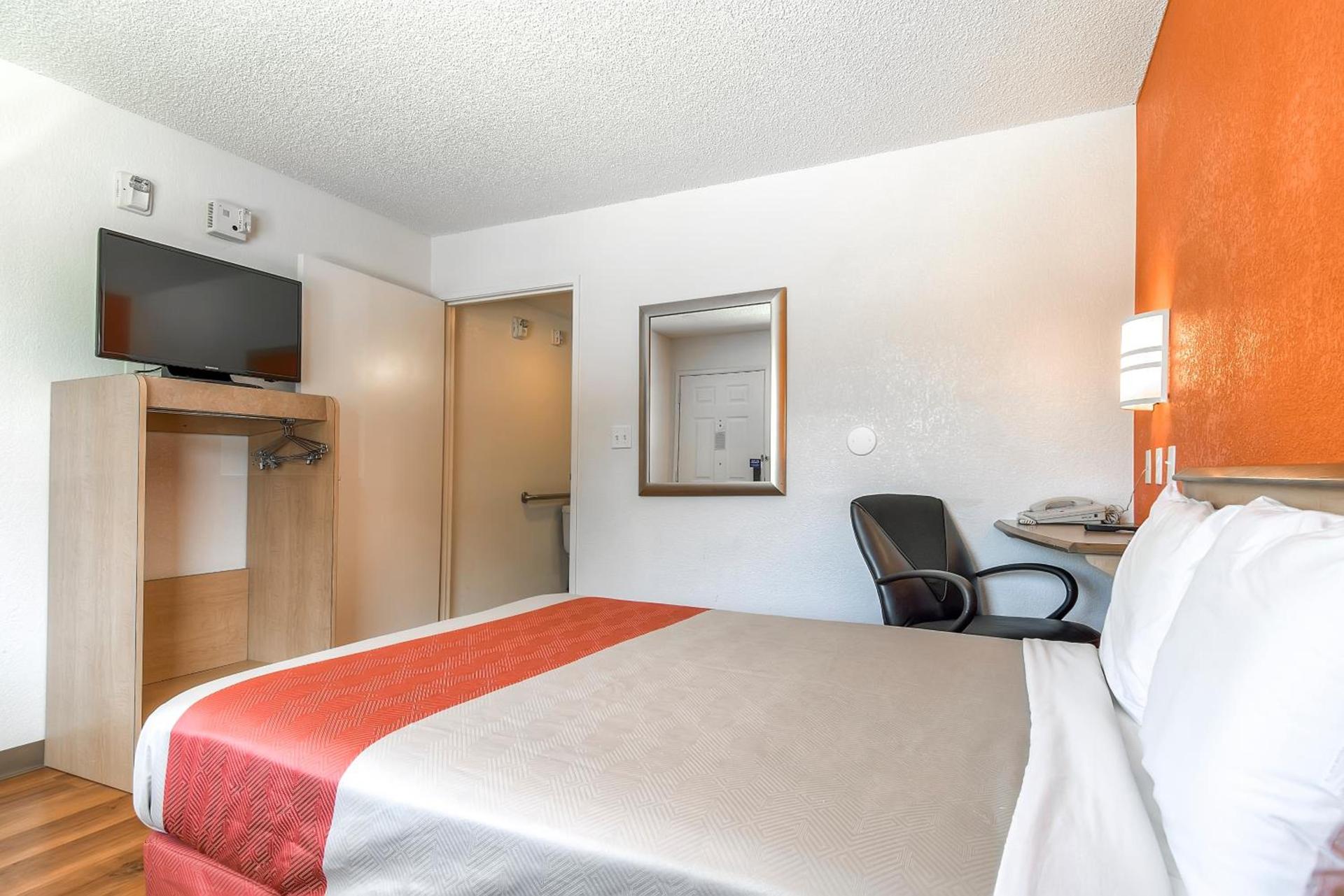 Motel 6-Carlsbad, CA - East Near LEGOLAND photo 23