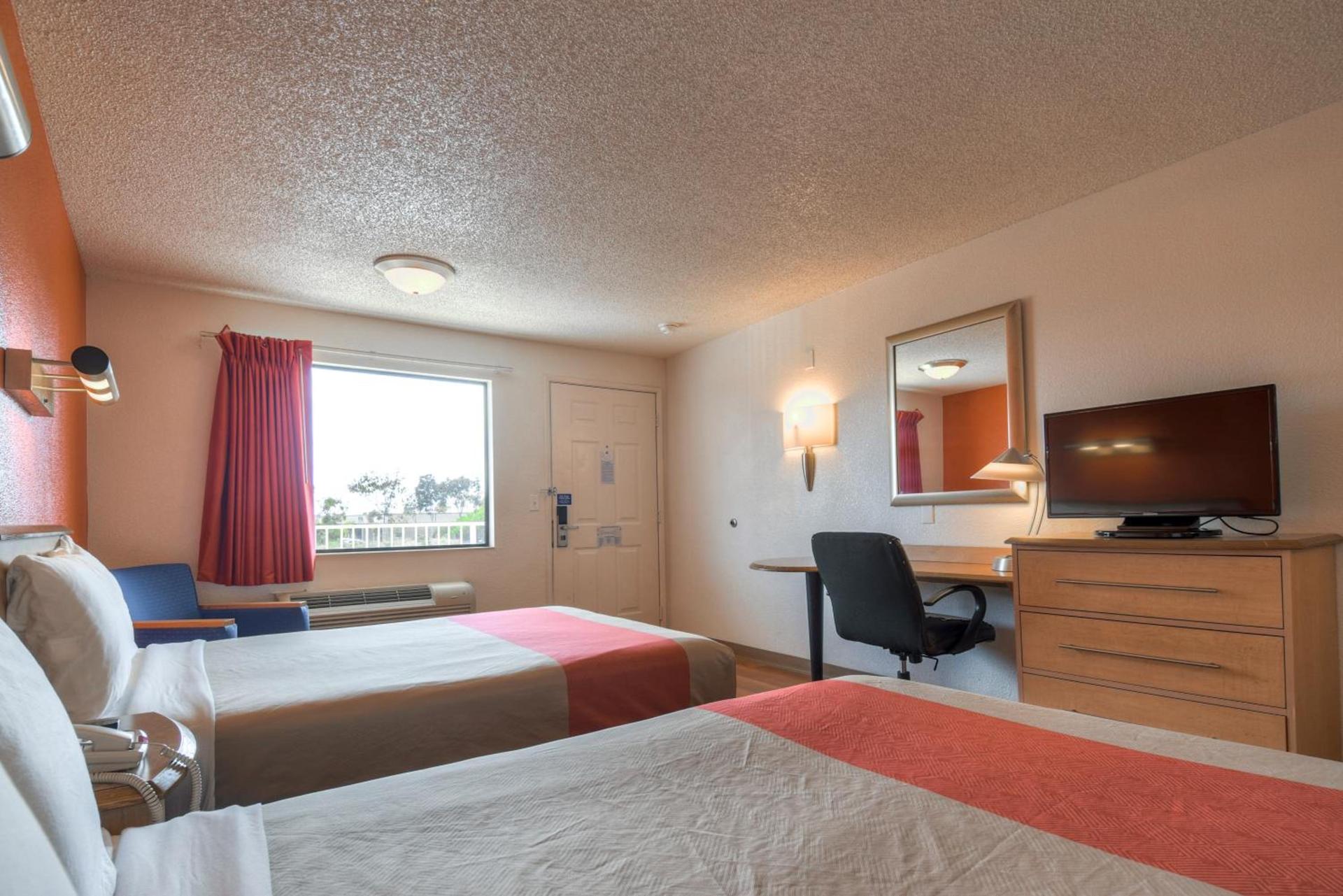 Motel 6-Carlsbad, CA - East Near LEGOLAND photo 26