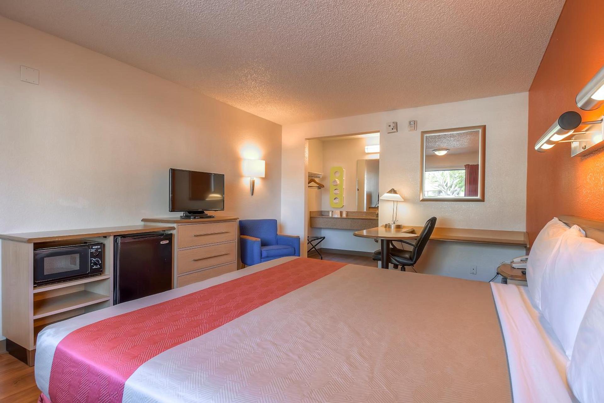 Motel 6-Carlsbad, CA - East Near LEGOLAND photo 25