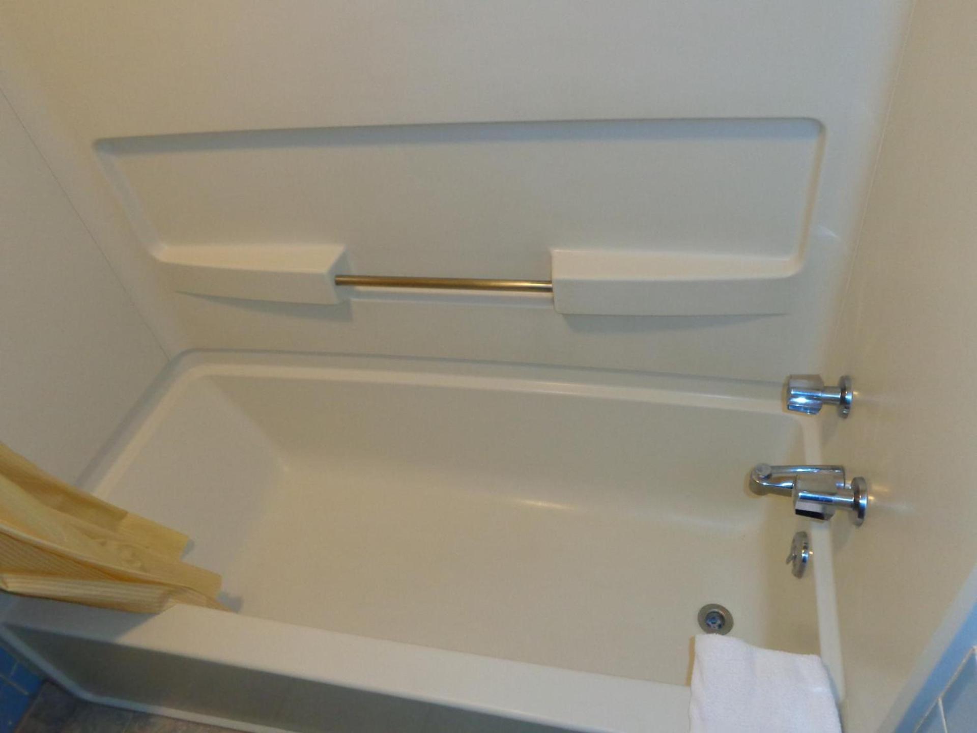 Travelodge by Wyndham Ridgeway Martinsville Area photo 22