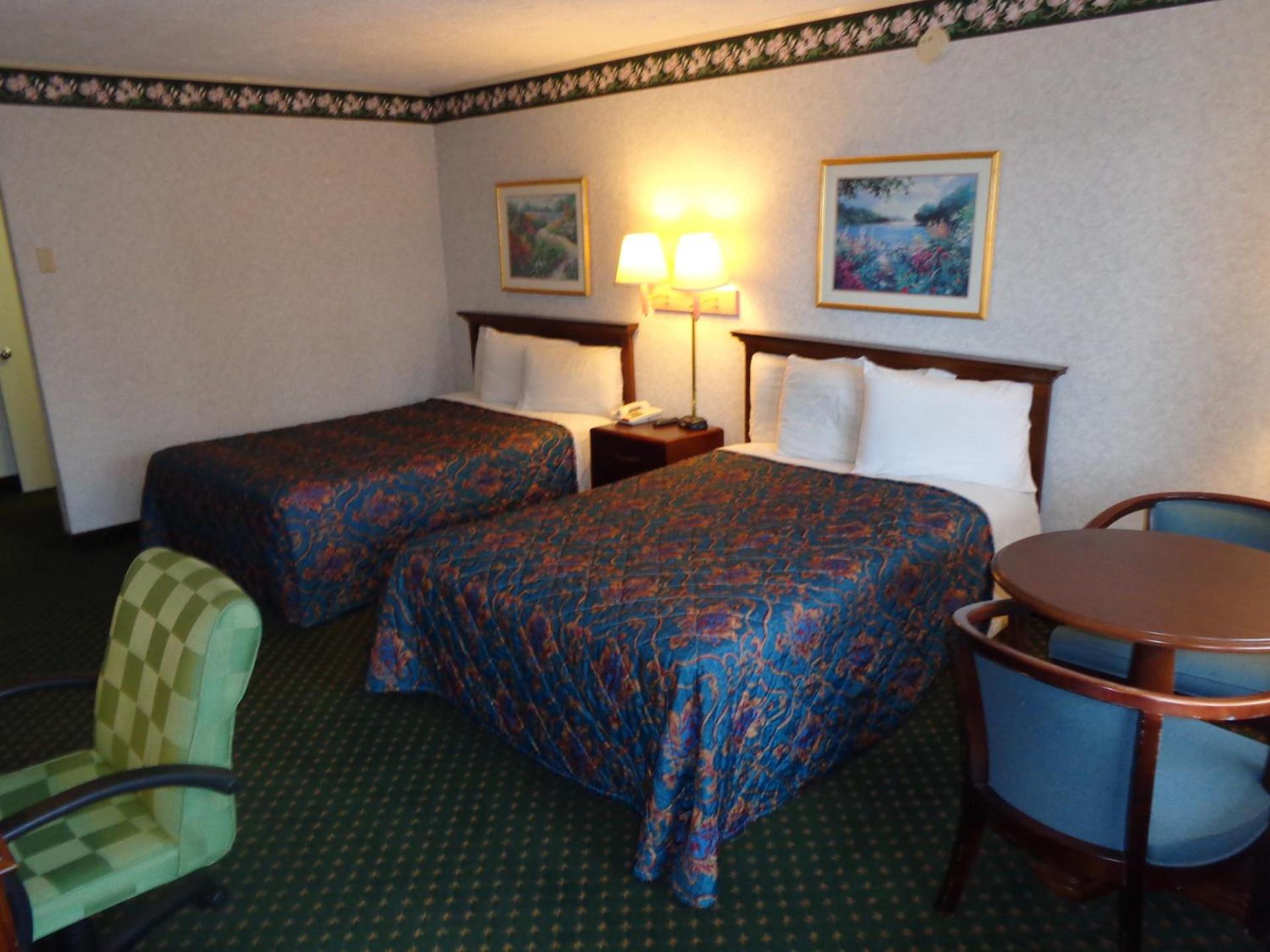 Travelodge by Wyndham Ridgeway Martinsville Area photo 24