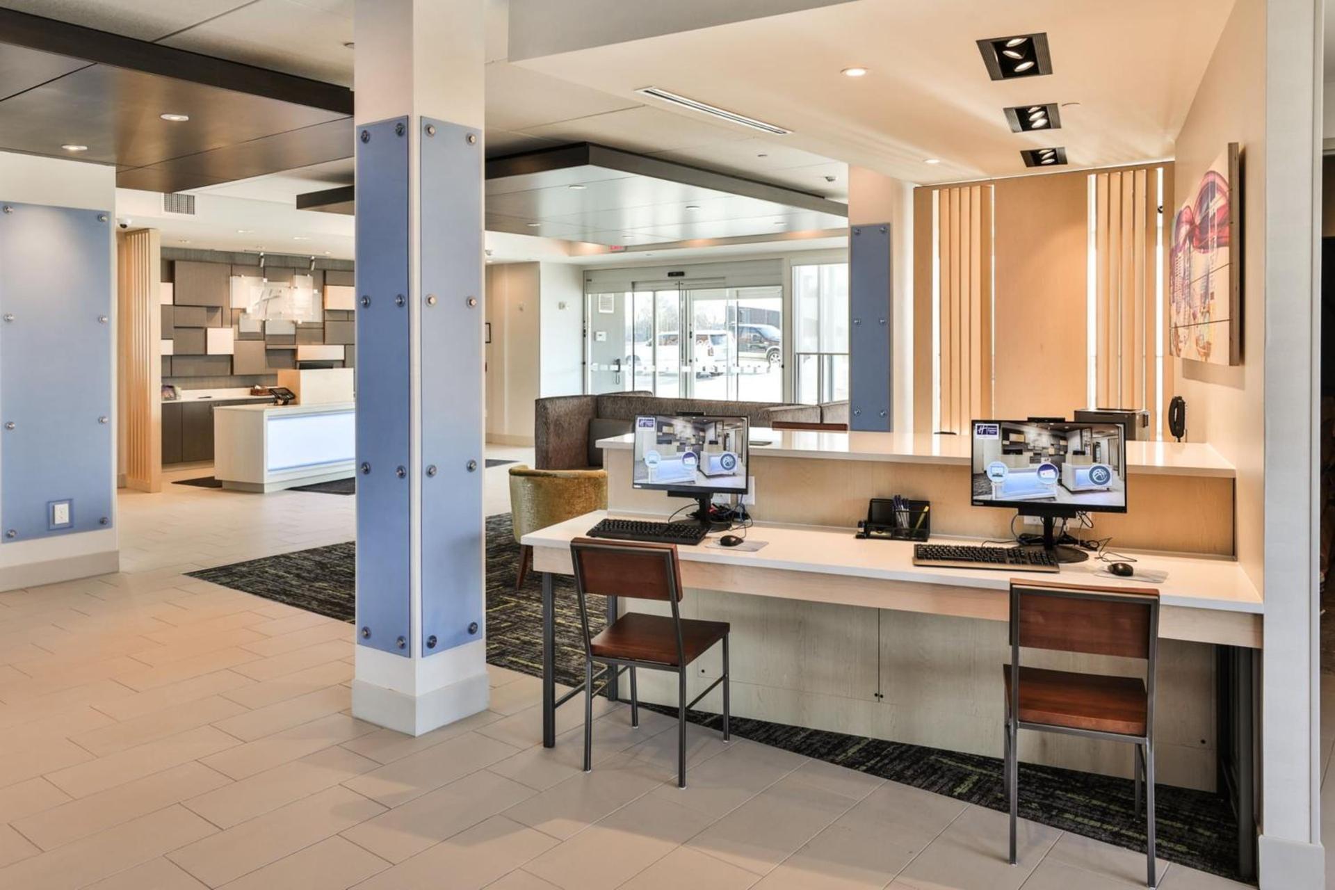Holiday Inn Express & Suites - Nashville MetroCenter Downtown by IHG photo 56