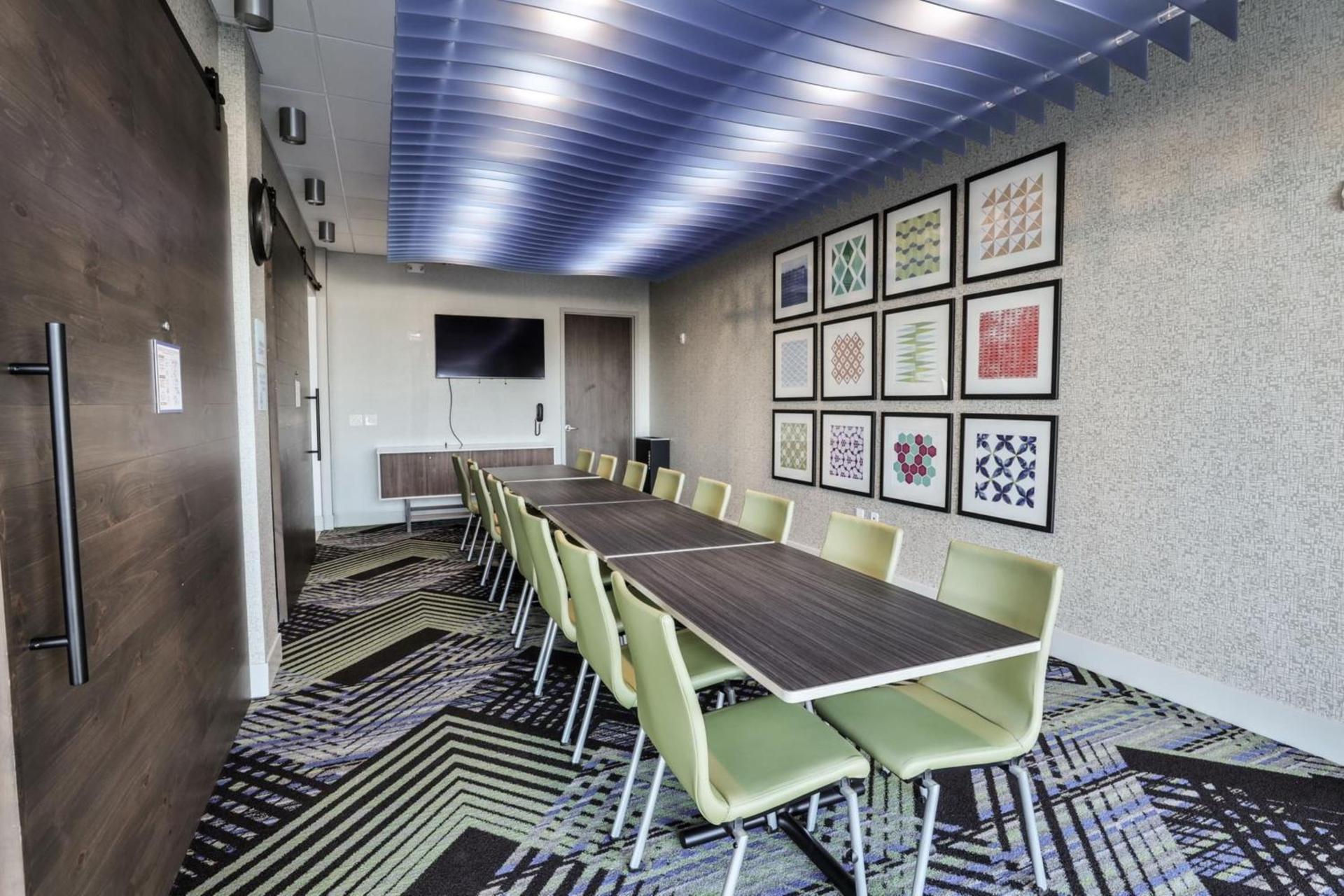Holiday Inn Express & Suites - Nashville MetroCenter Downtown by IHG photo 58