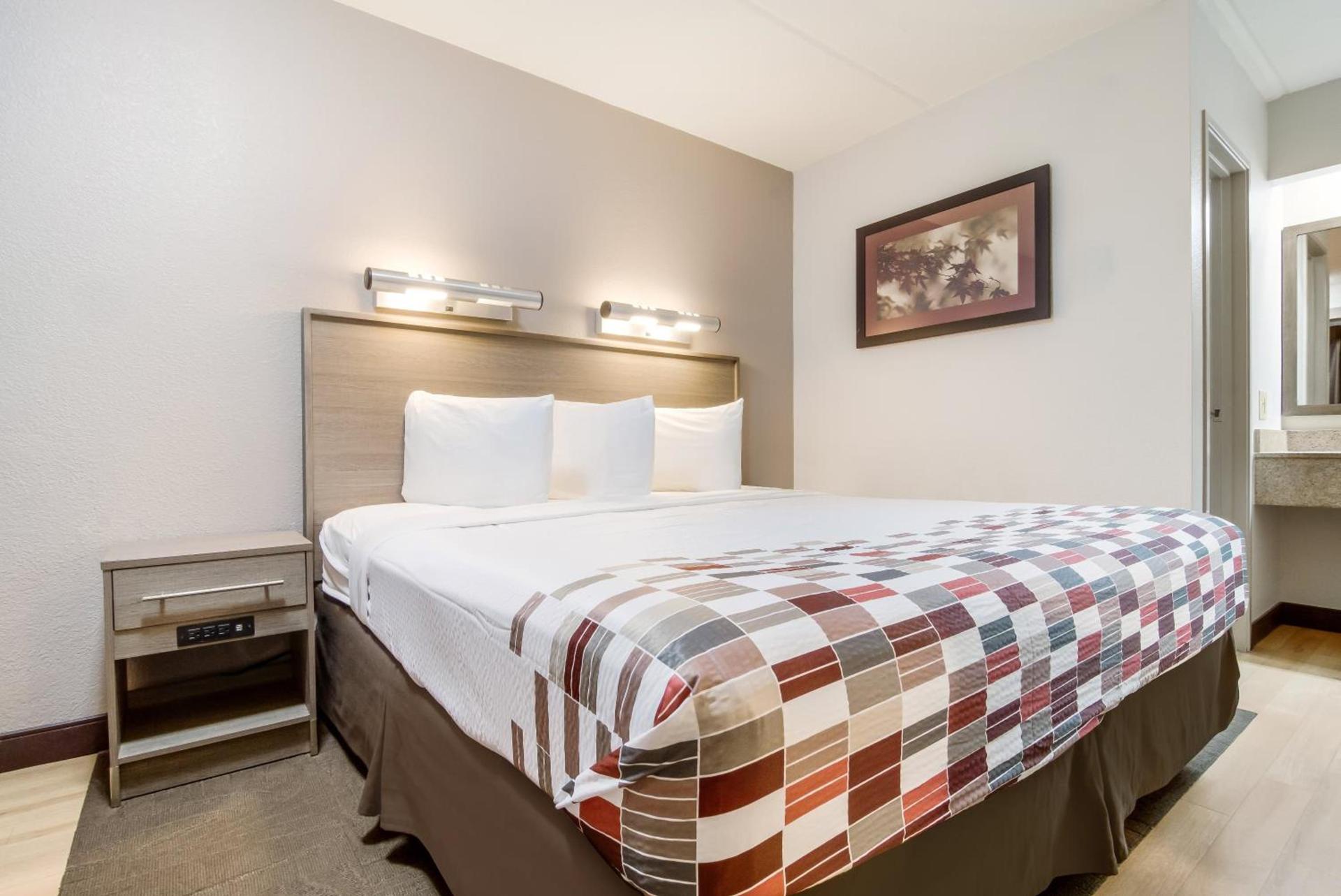 Red Roof Inn Detroit - Farmington Hills photo 4
