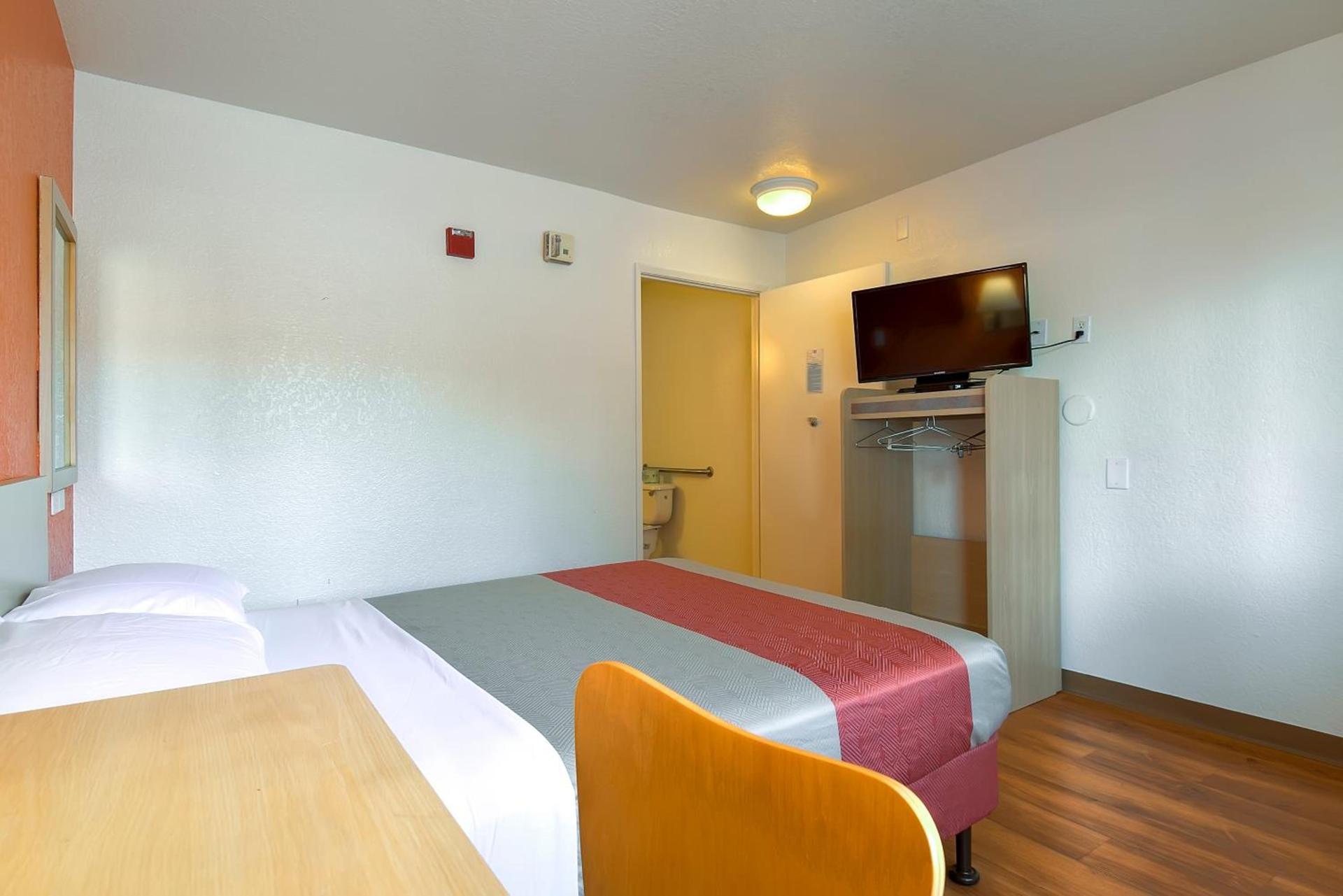 Motel 6-Westminster, CA - South - Long Beach Area photo 9