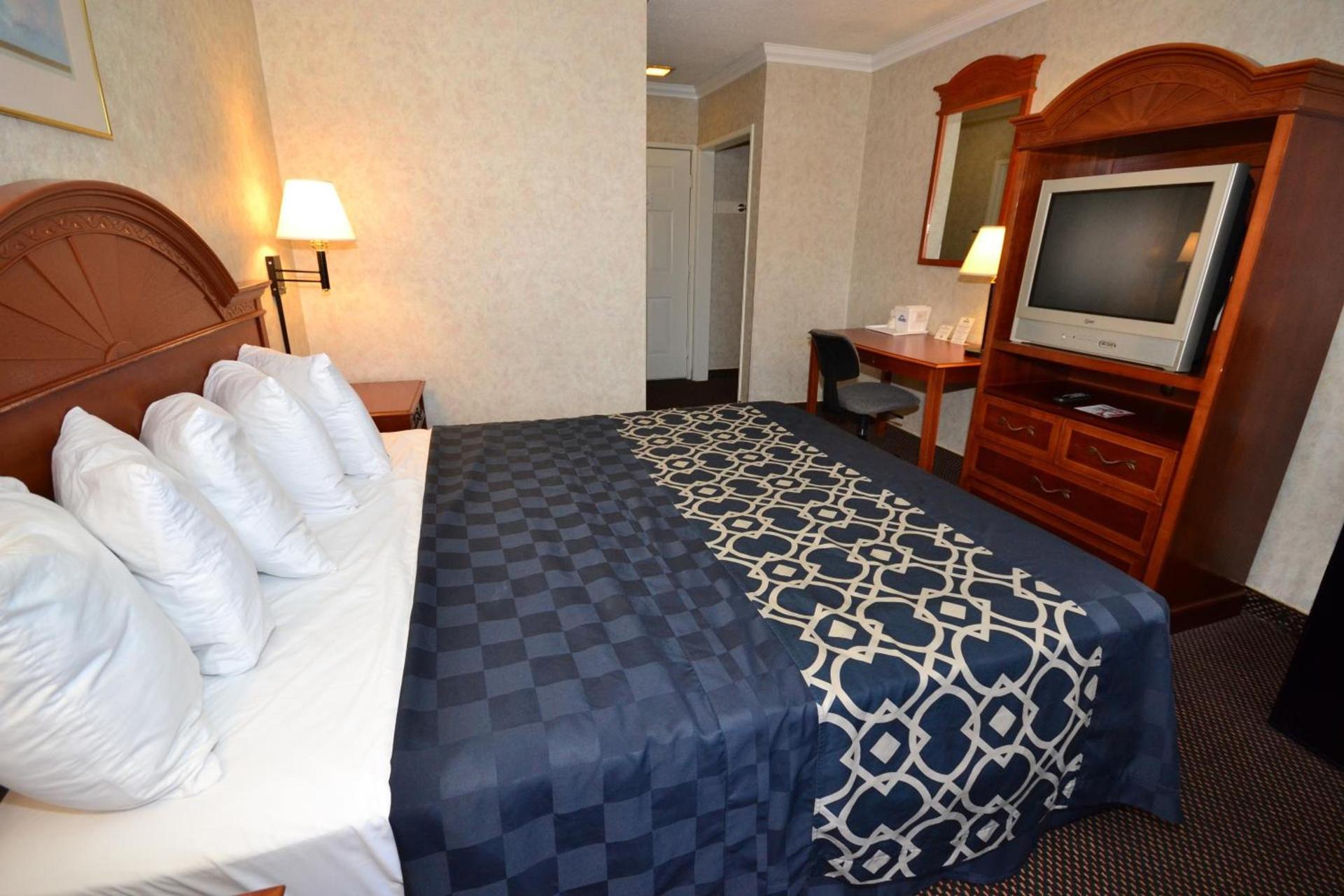 Days Inn by Wyndham Los Angeles LAX Airport Stadium Area photo 23