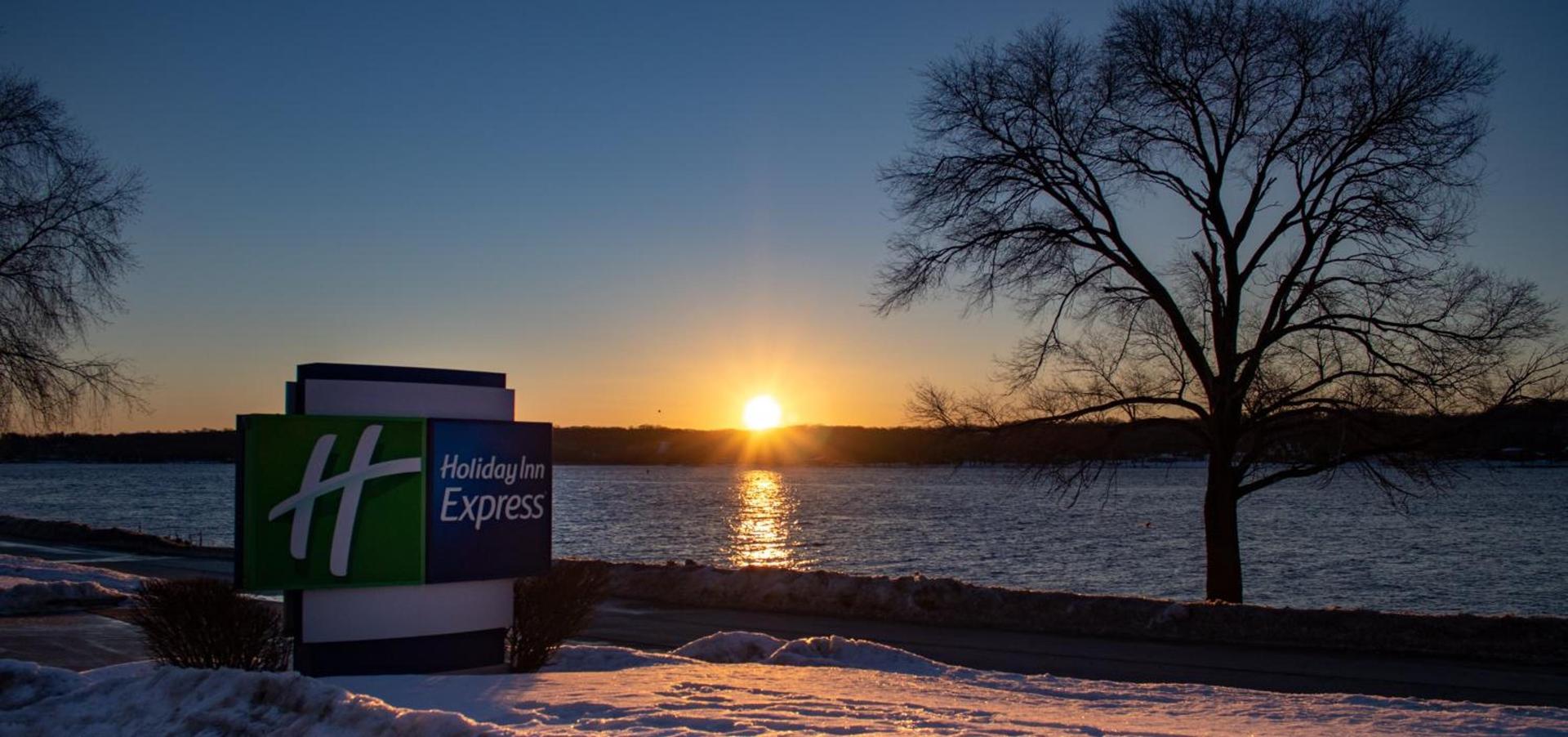 Holiday Inn Express Le Claire Riverfront-Davenport by IHG photo 26