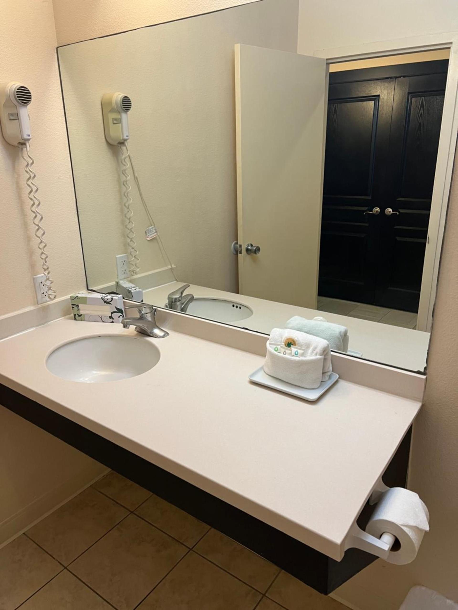 Sunchase Inn & Suites photo 39