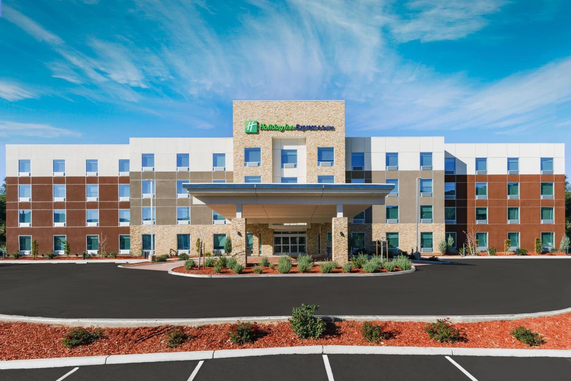 Holiday Inn Express & Suites Oakhurst-Yosemite Park Area by IHG — hotel in Oakhurst