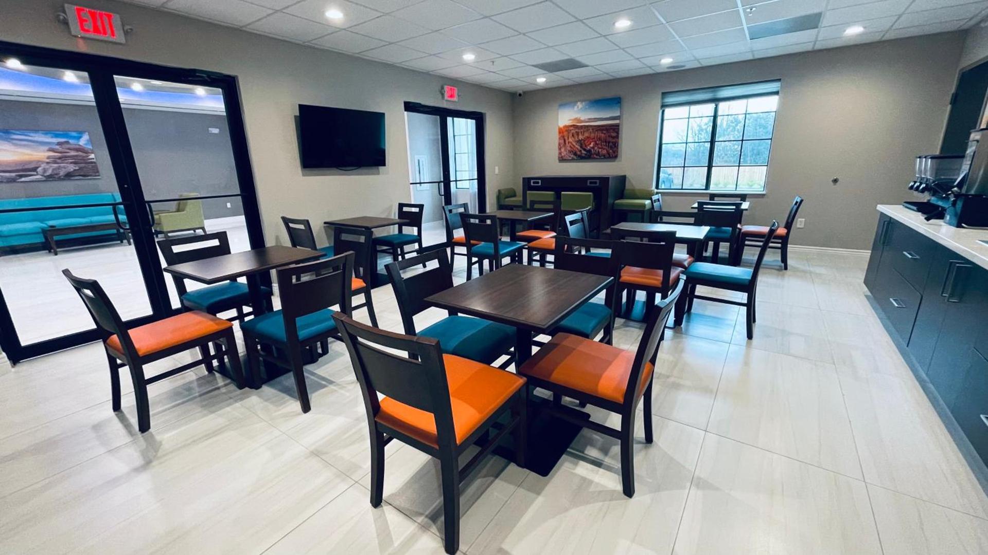 Days Inn & Suites by Wyndham Tomball Houston NW photo 51