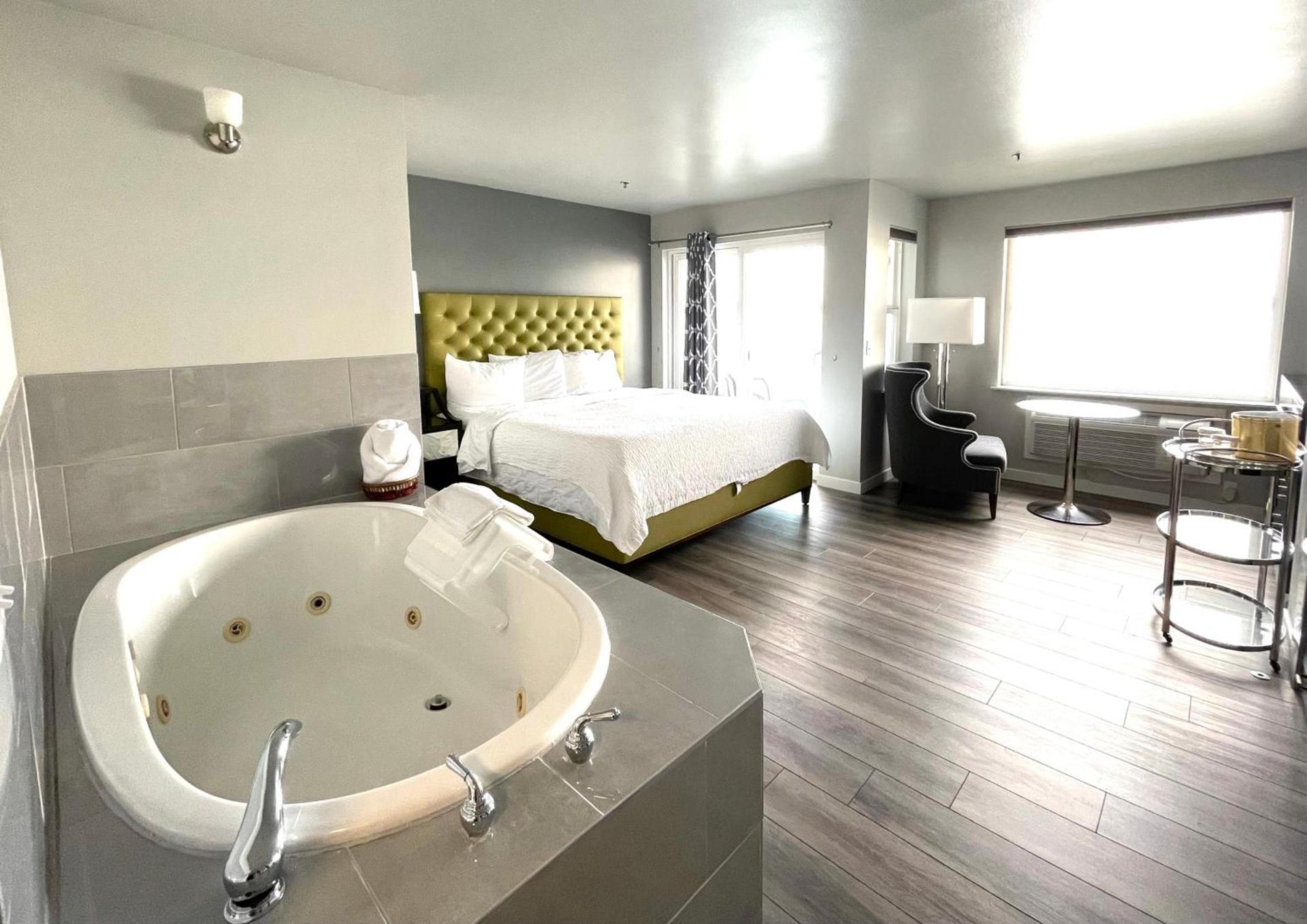 Tides Inn & Suites photo 30