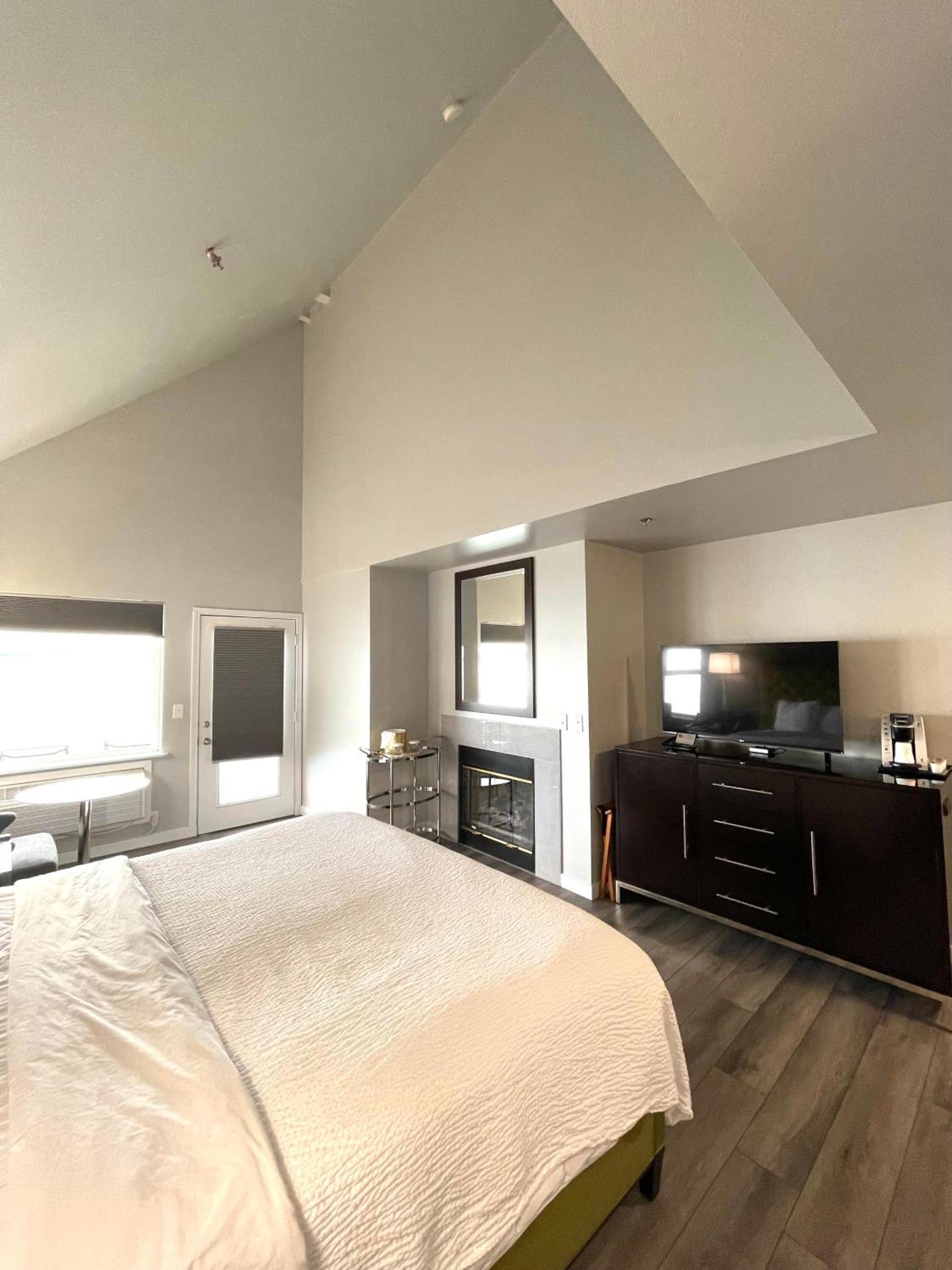 Tides Inn & Suites photo 57