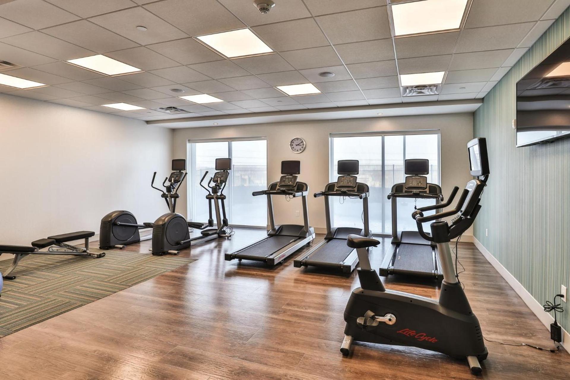 Holiday Inn Express & Suites - Nashville MetroCenter Downtown by IHG photo 24