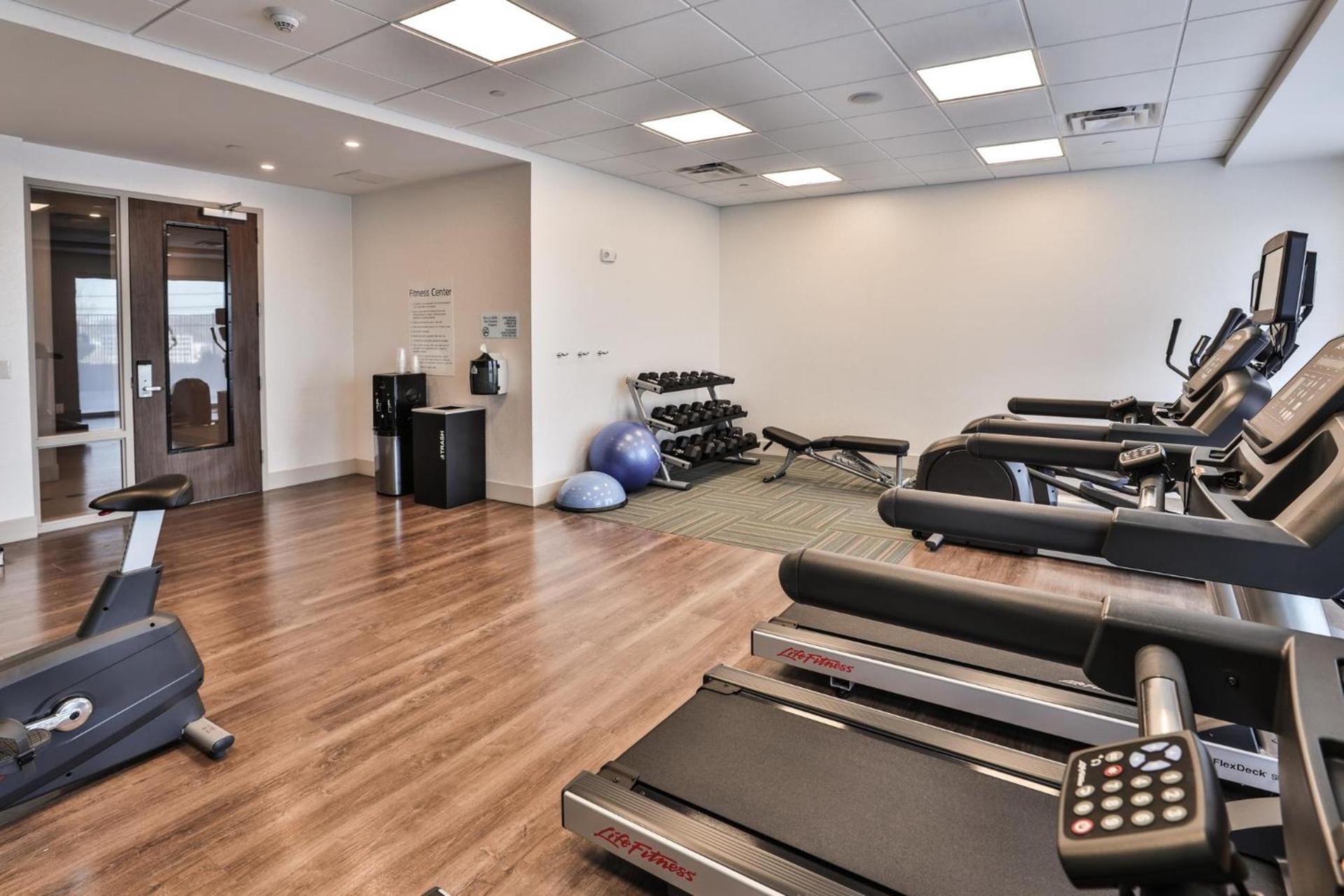 Holiday Inn Express & Suites - Nashville MetroCenter Downtown by IHG photo 22