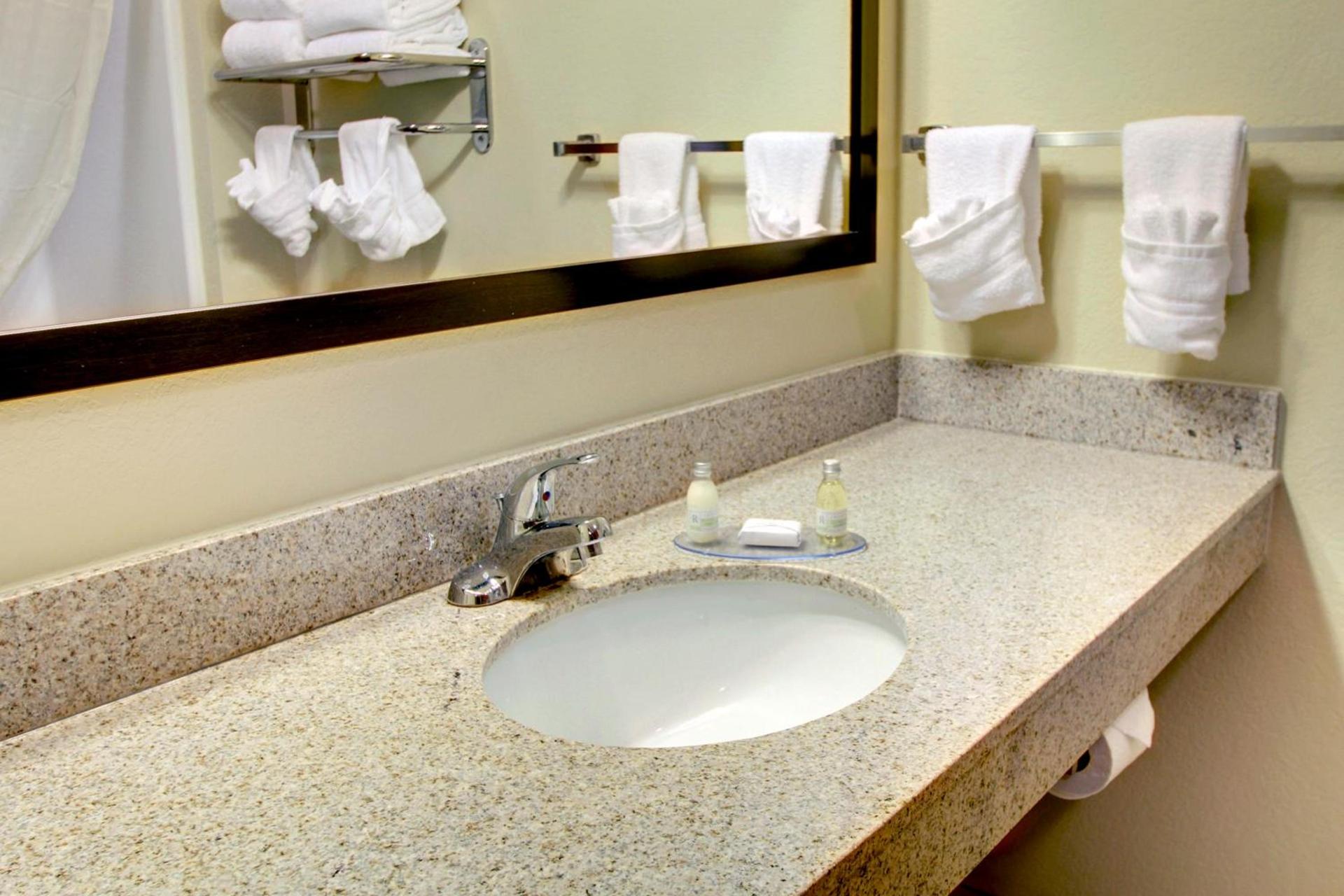 Cobblestone Inn & Suites Steele photo 29