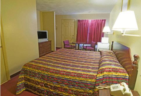 Rumford Motor Inn photo 13