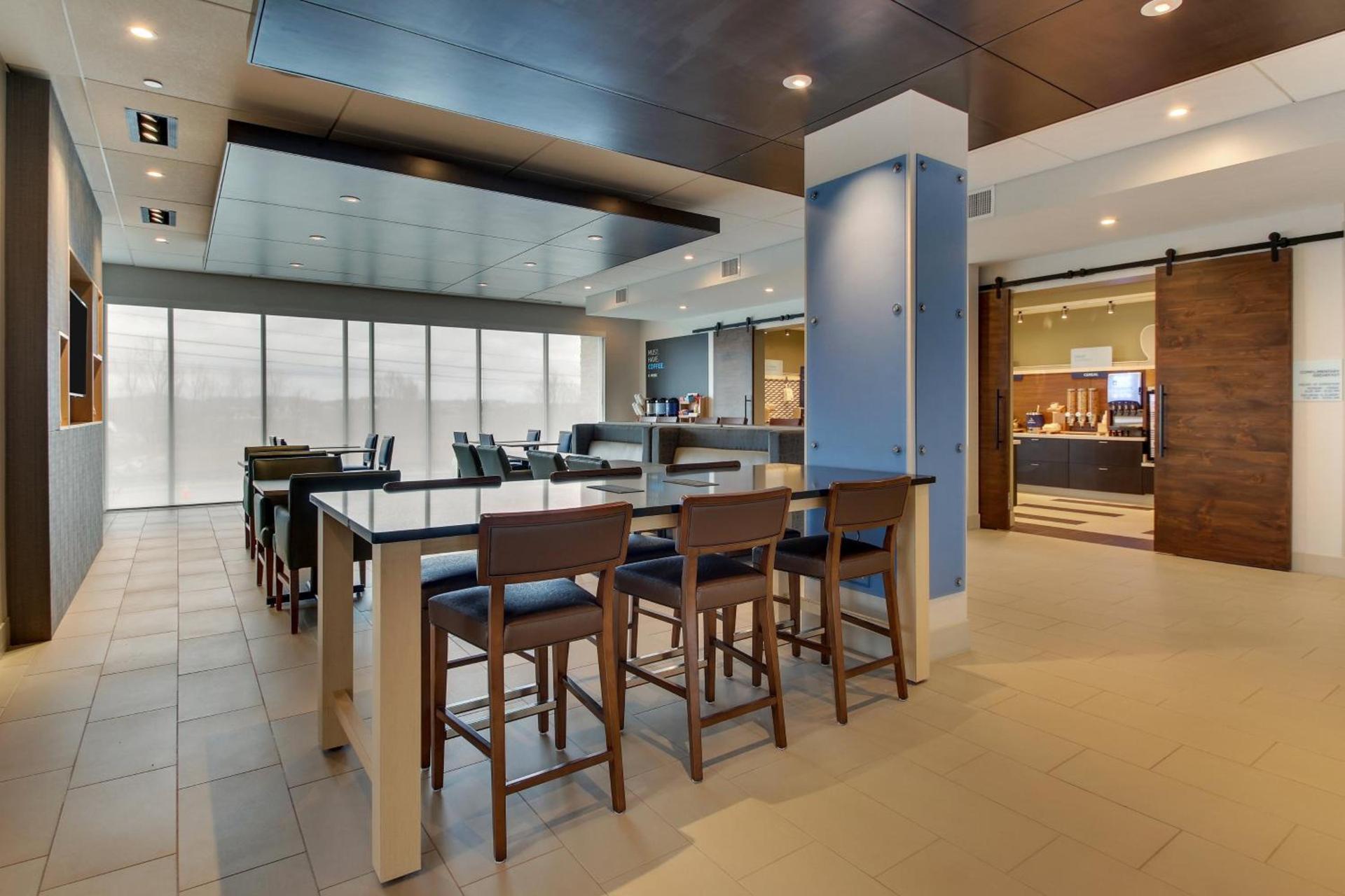 Holiday Inn Express & Suites - Nashville MetroCenter Downtown by IHG photo 54