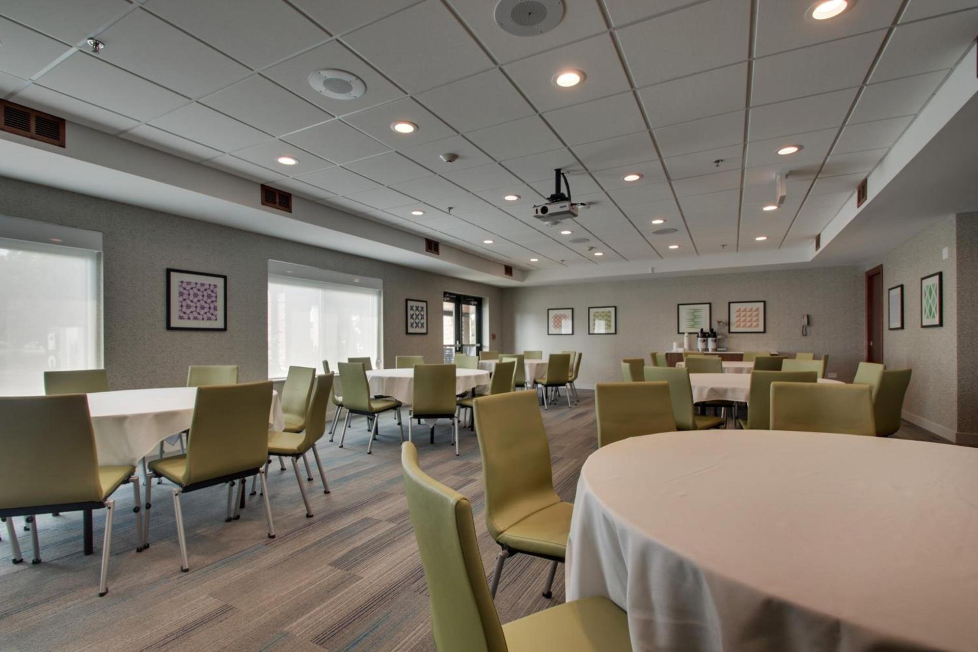 Holiday Inn Express & Suites Aurora - Naperville by IHG photo 39