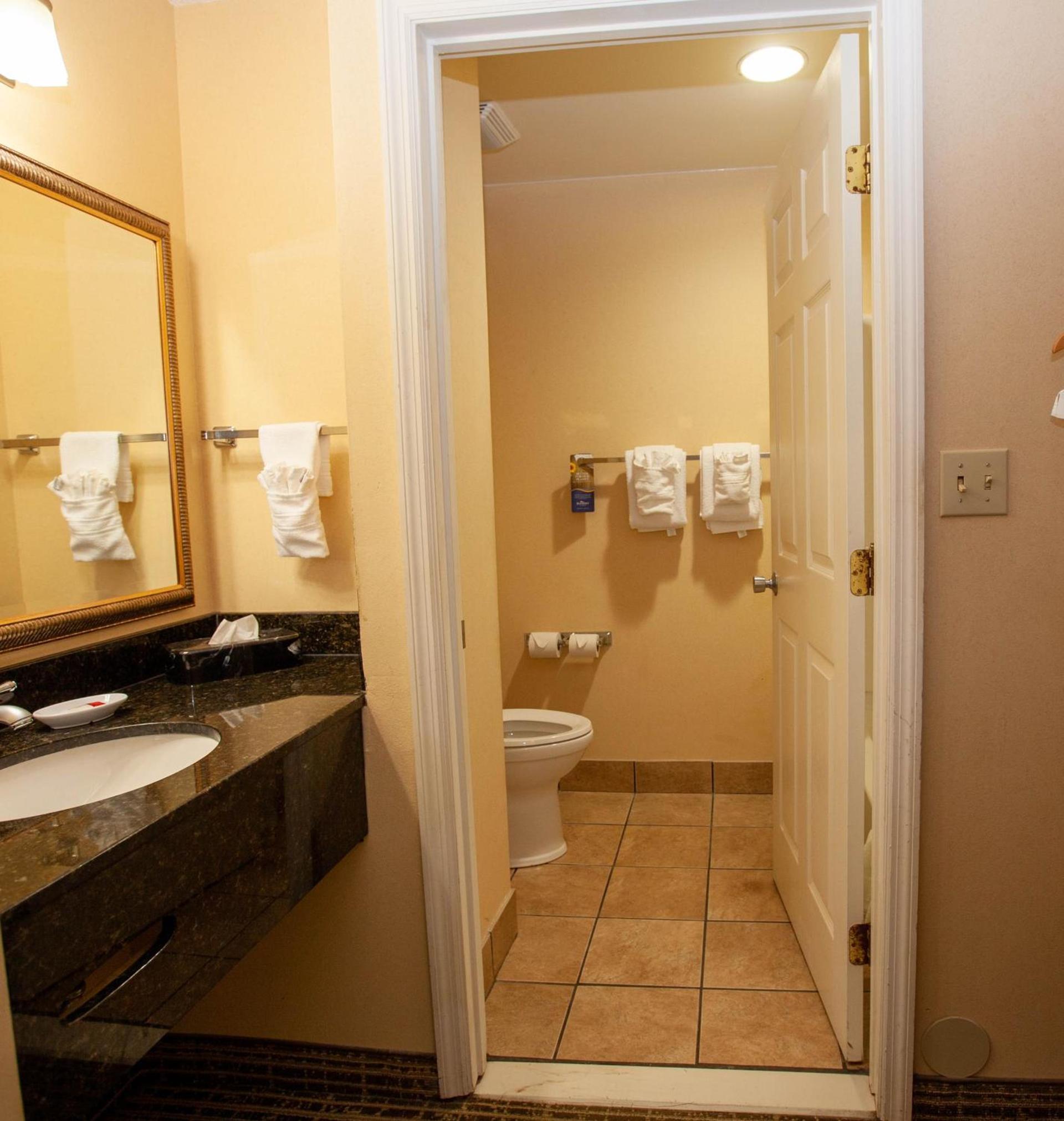 Baymont by Wyndham Knoxville/Cedar Bluff photo 35