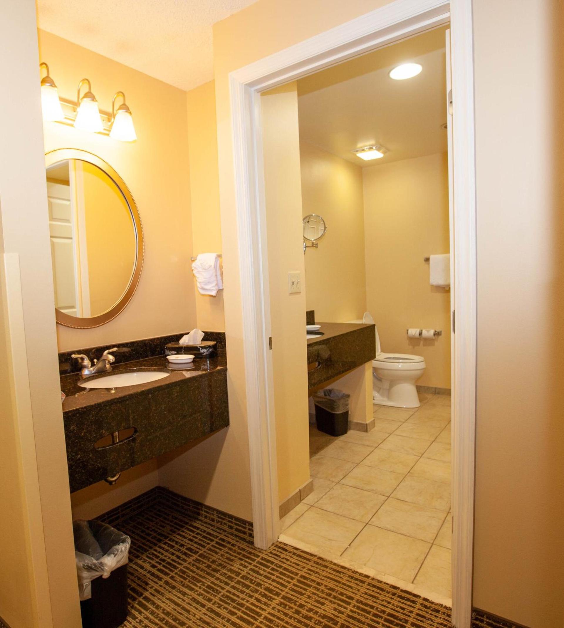 Baymont by Wyndham Knoxville/Cedar Bluff photo 36