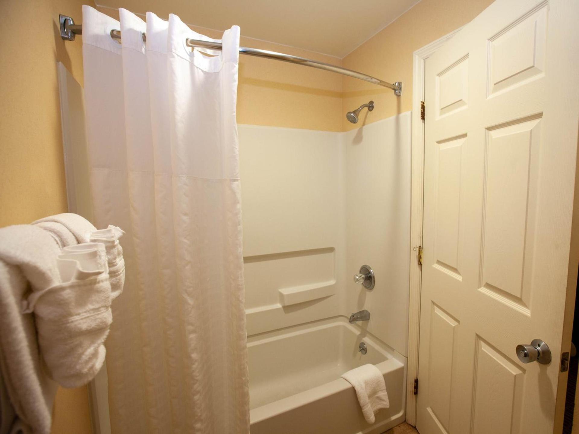 Baymont by Wyndham Knoxville/Cedar Bluff photo 32