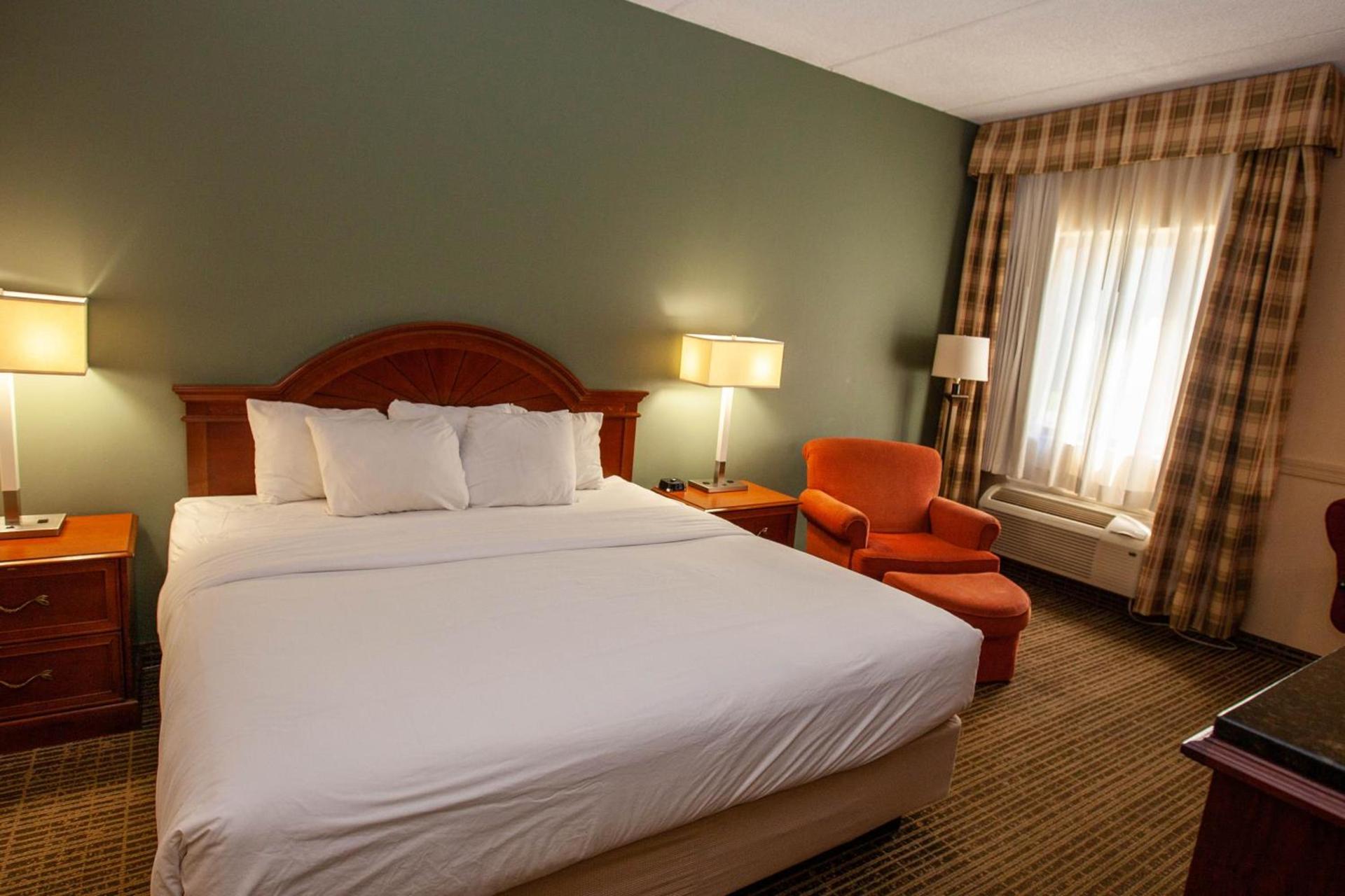 Baymont by Wyndham Knoxville/Cedar Bluff photo 34