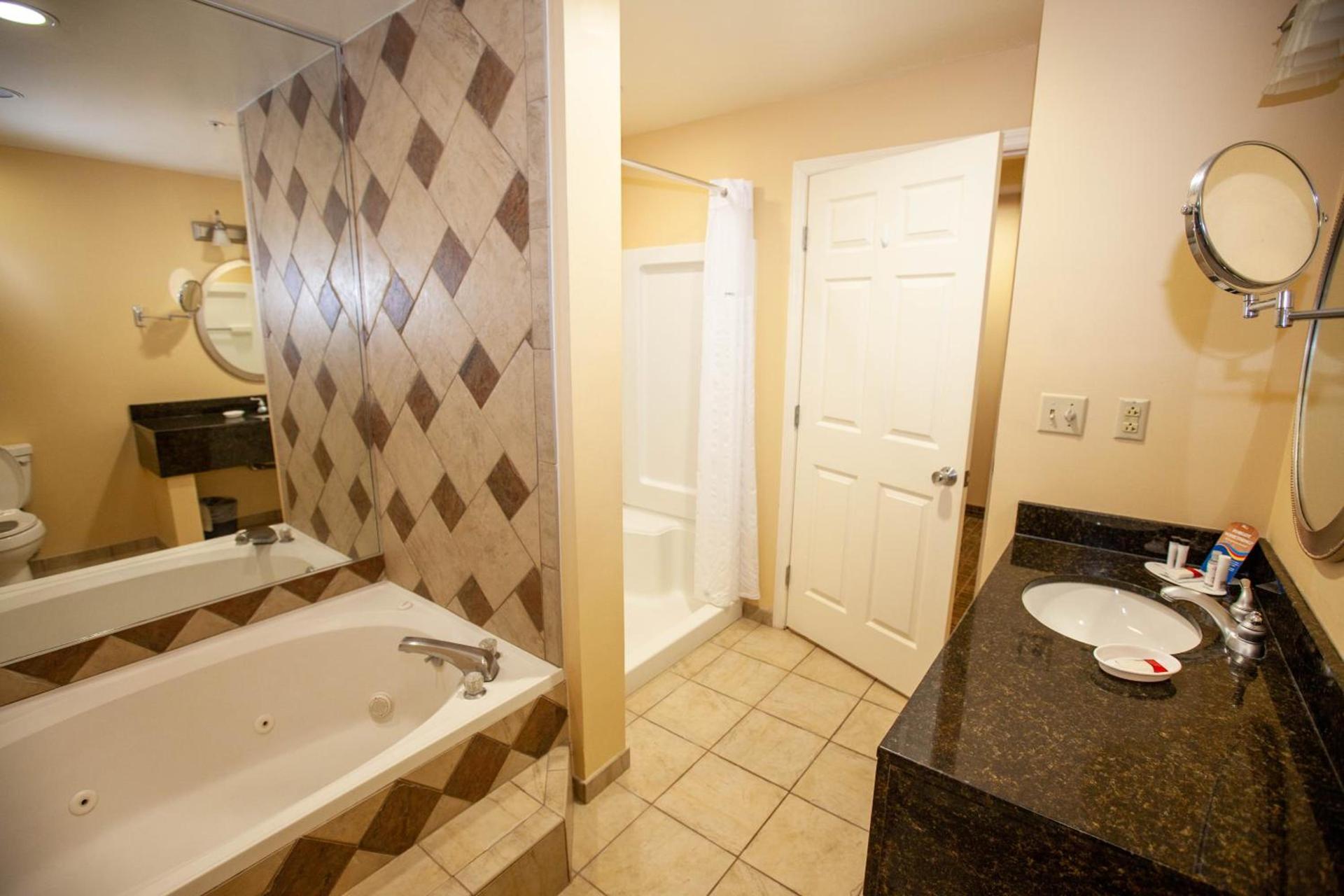 Baymont by Wyndham Knoxville/Cedar Bluff photo 30