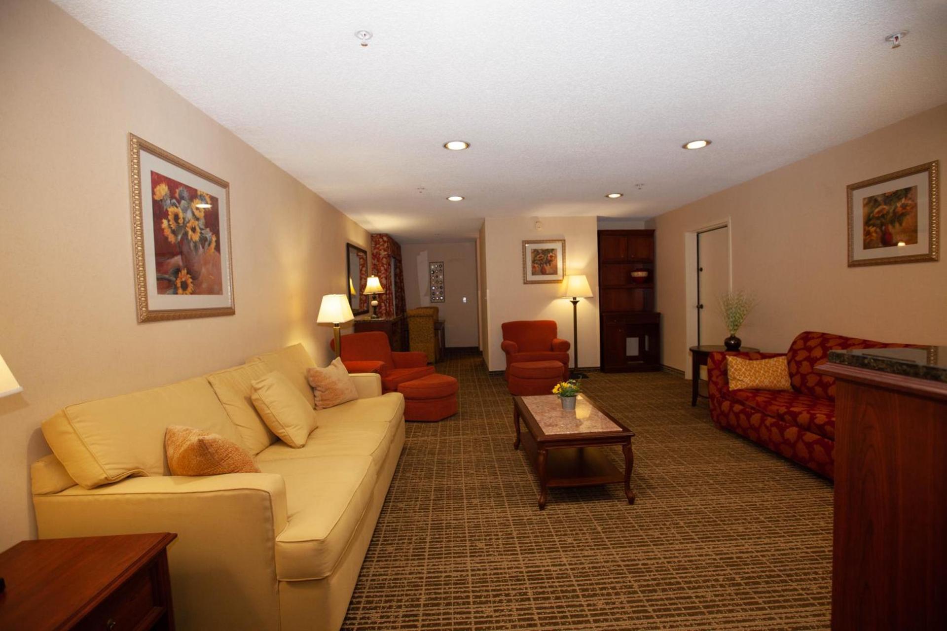 Baymont by Wyndham Knoxville/Cedar Bluff photo 29