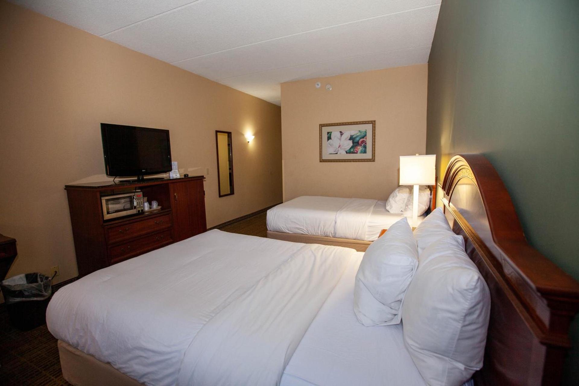 Baymont by Wyndham Knoxville/Cedar Bluff photo 27