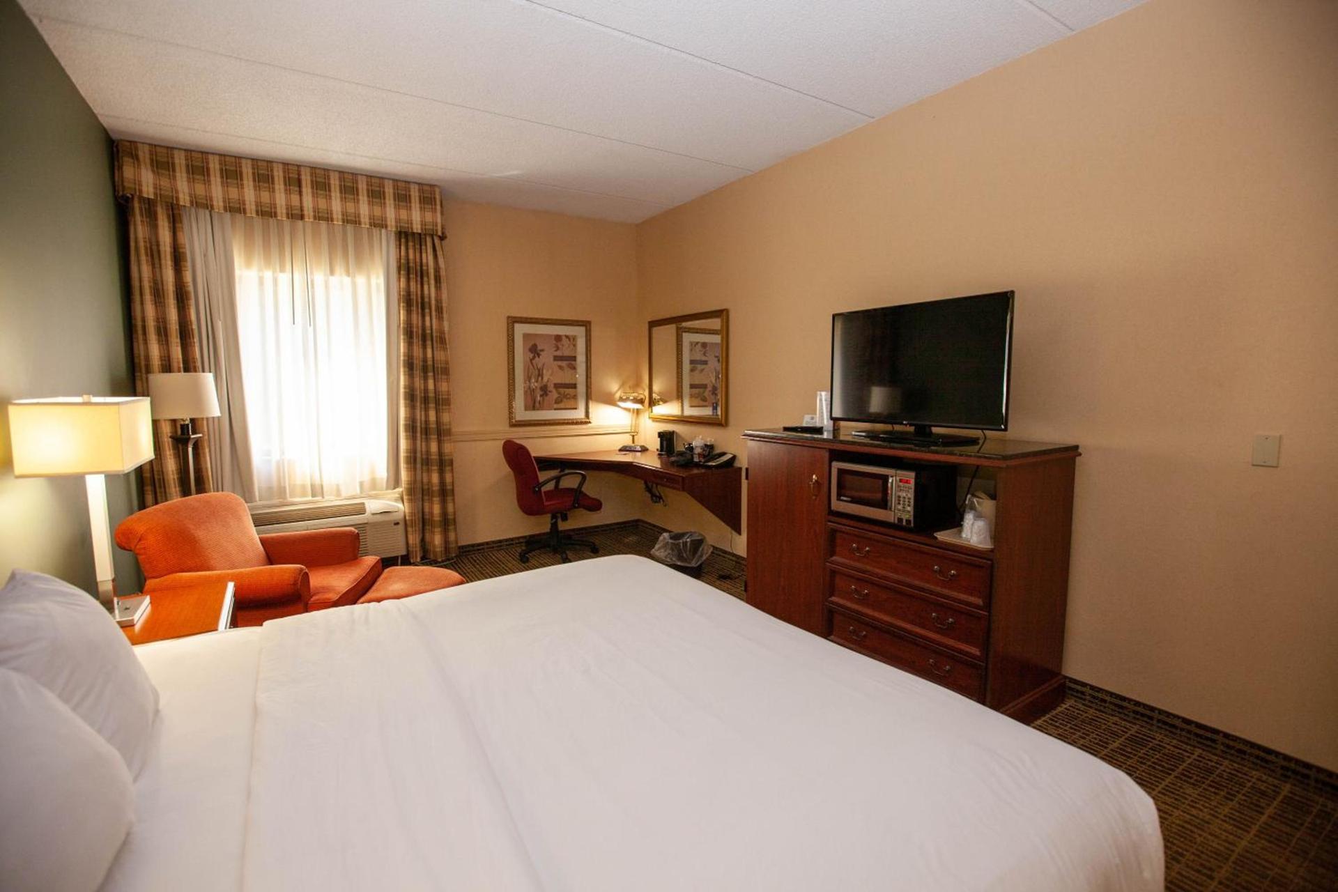 Baymont by Wyndham Knoxville/Cedar Bluff photo 26