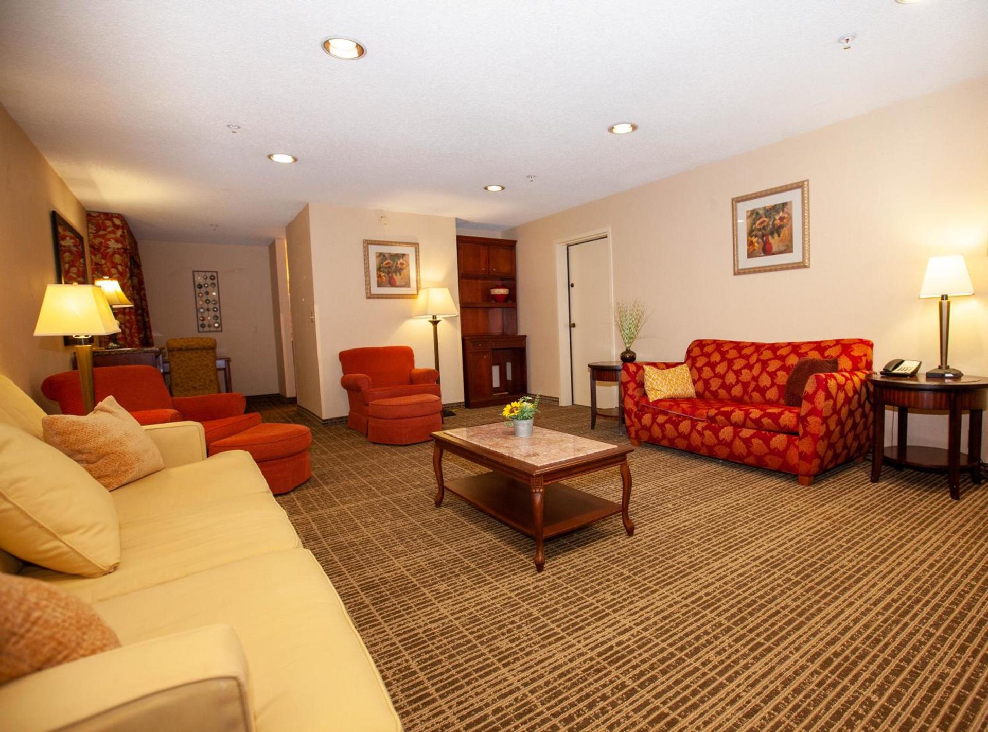 Baymont by Wyndham Knoxville/Cedar Bluff photo 25