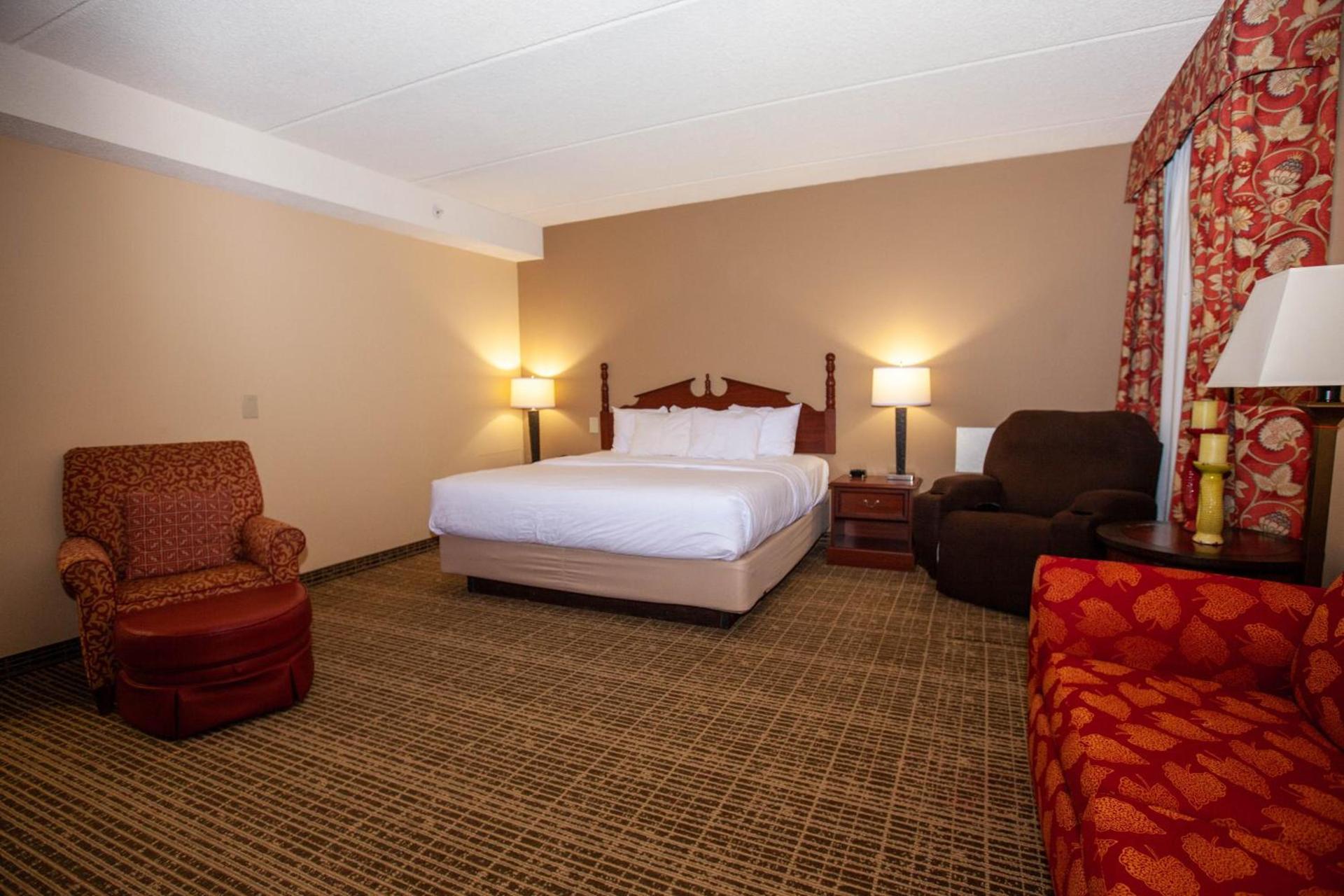 Baymont by Wyndham Knoxville/Cedar Bluff photo 24