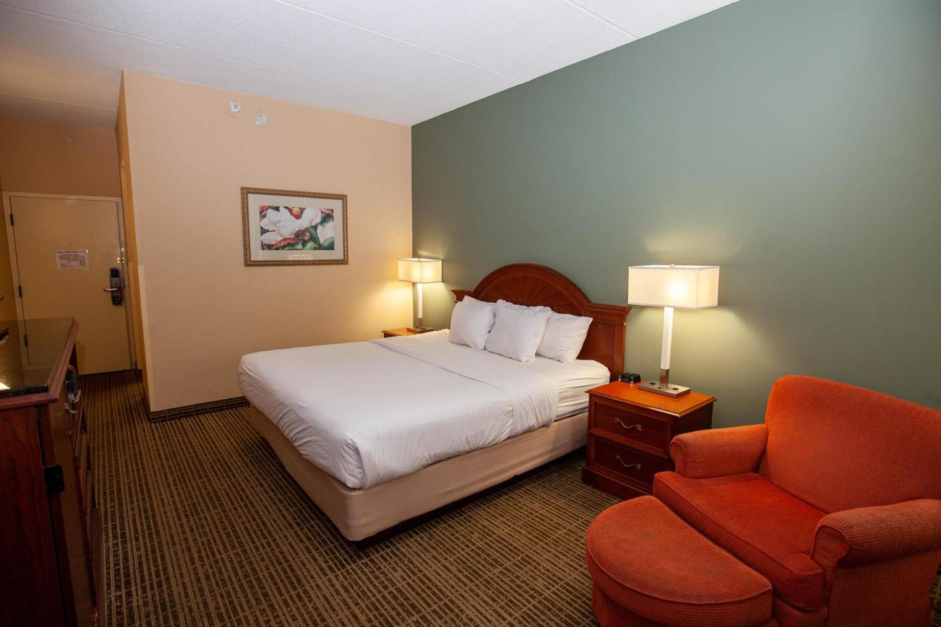 Baymont by Wyndham Knoxville/Cedar Bluff photo 37