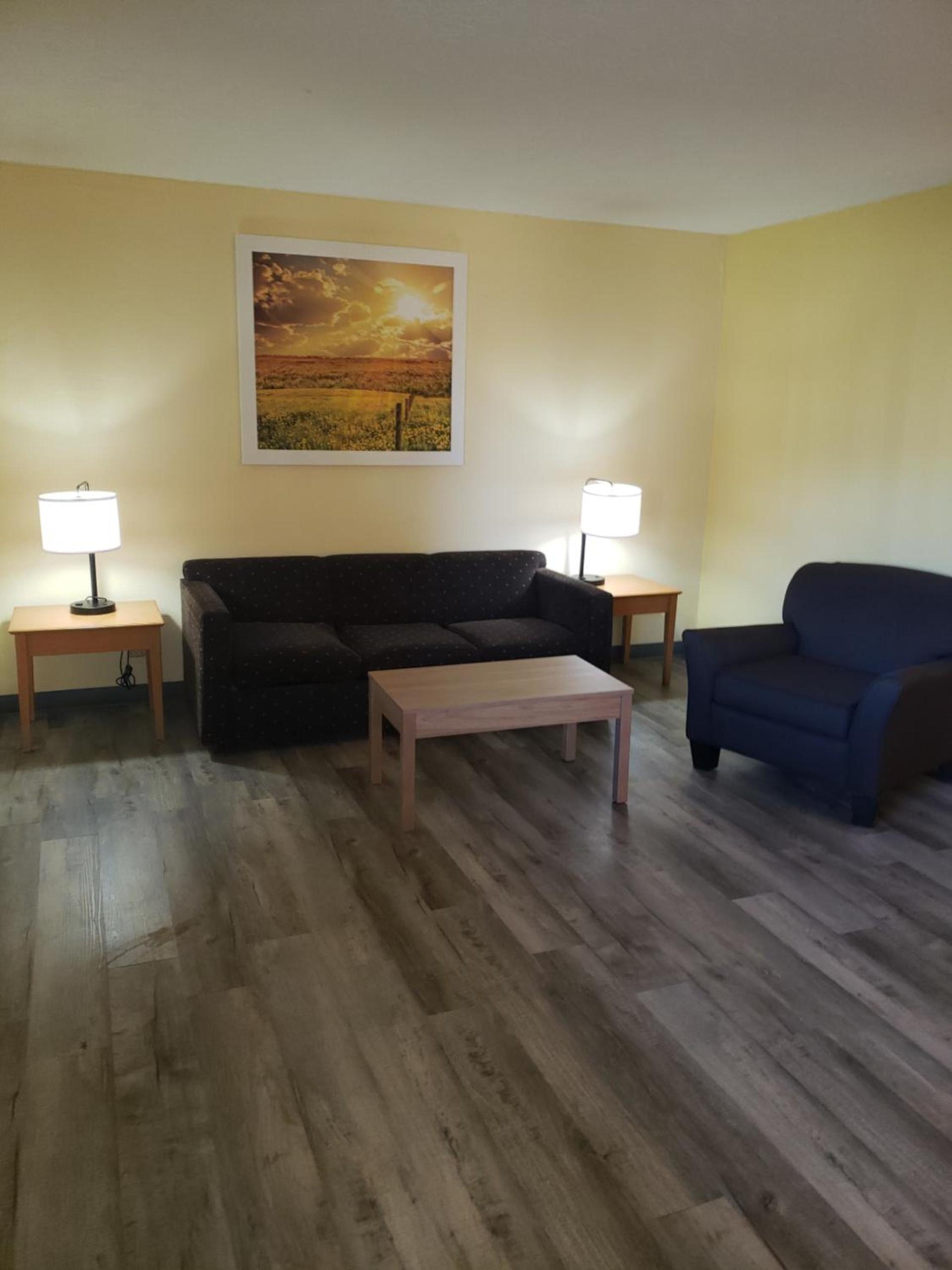 Days Inn & Suites by Wyndham Clovis photo 46