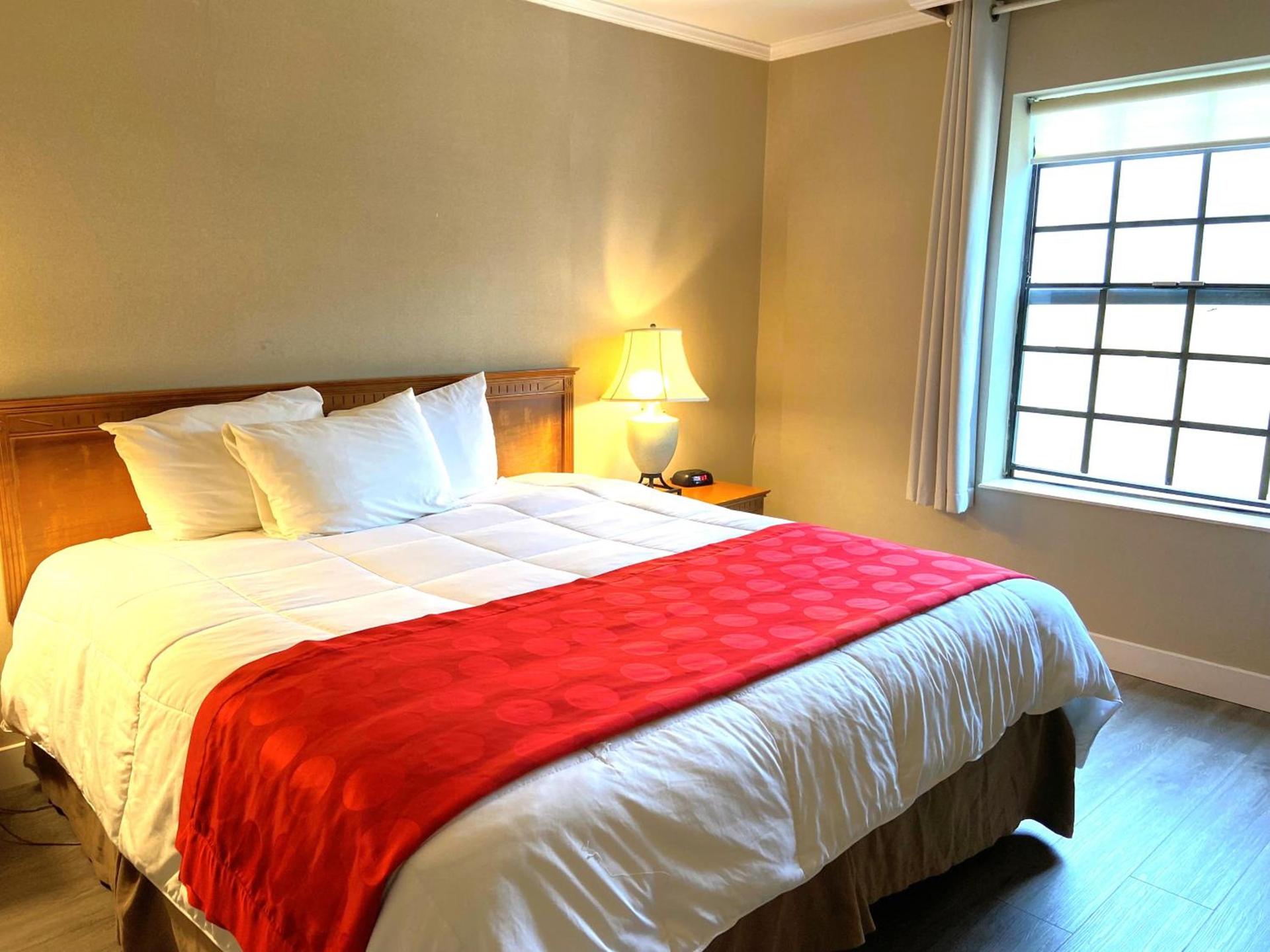 Ramada by Wyndham Los Angeles/Wilshire Center photo 15