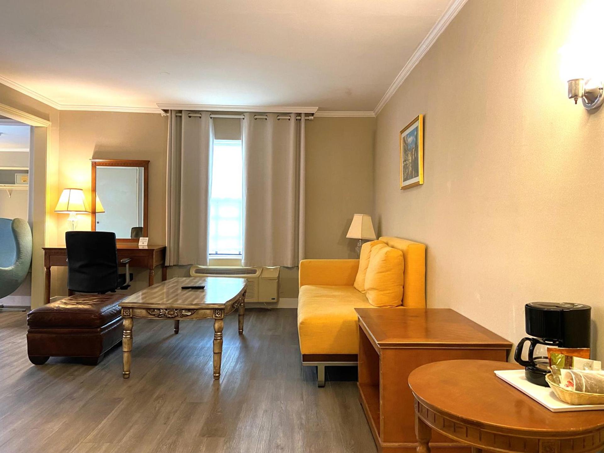Ramada by Wyndham Los Angeles/Wilshire Center photo 18