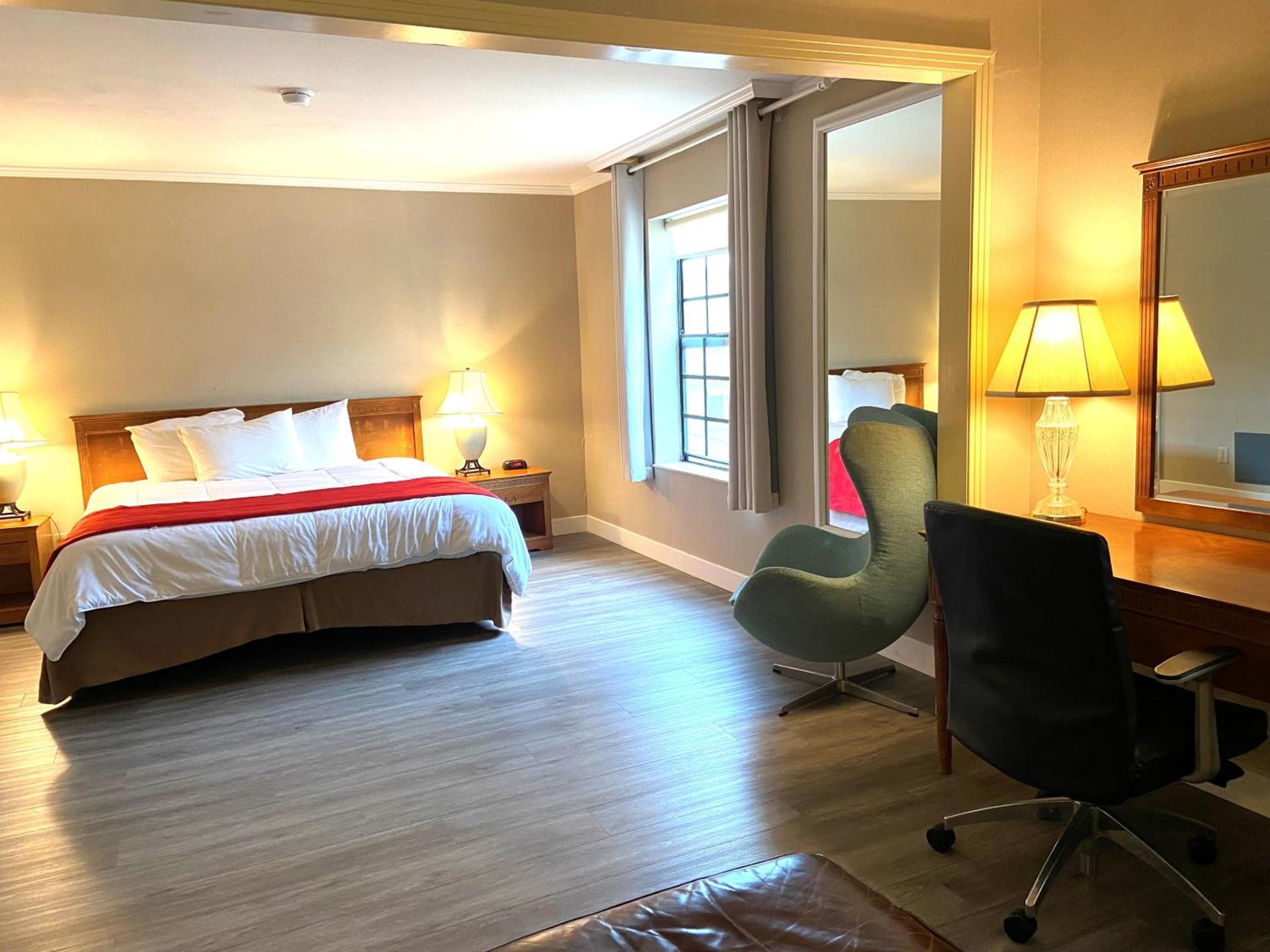 Ramada by Wyndham Los Angeles/Wilshire Center photo 17