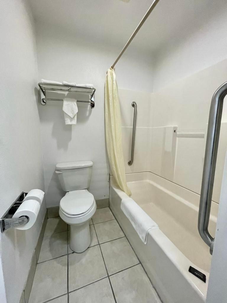 Red River Inn photo 16