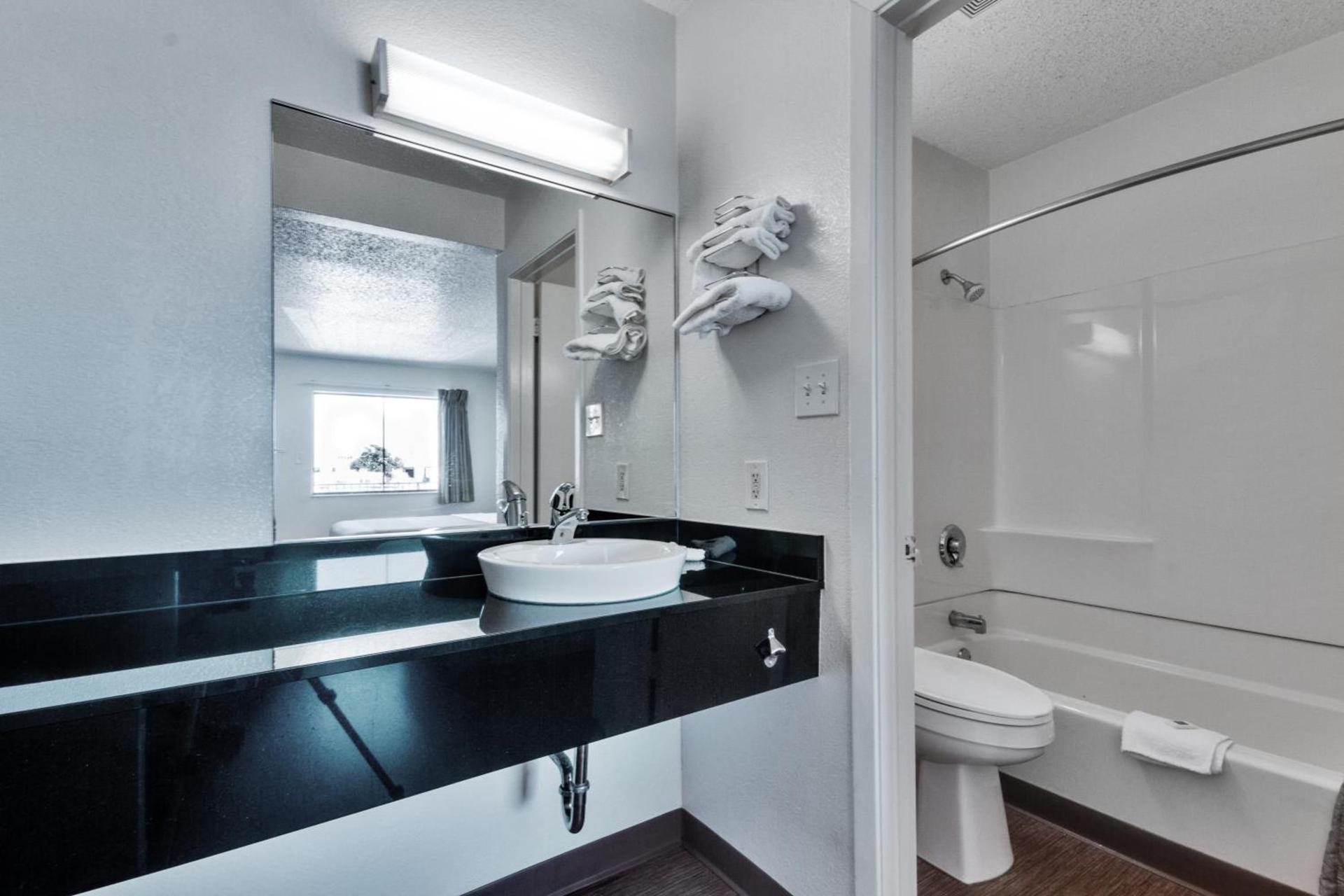 Motel 6-Irving, TX - Dallas photo 32