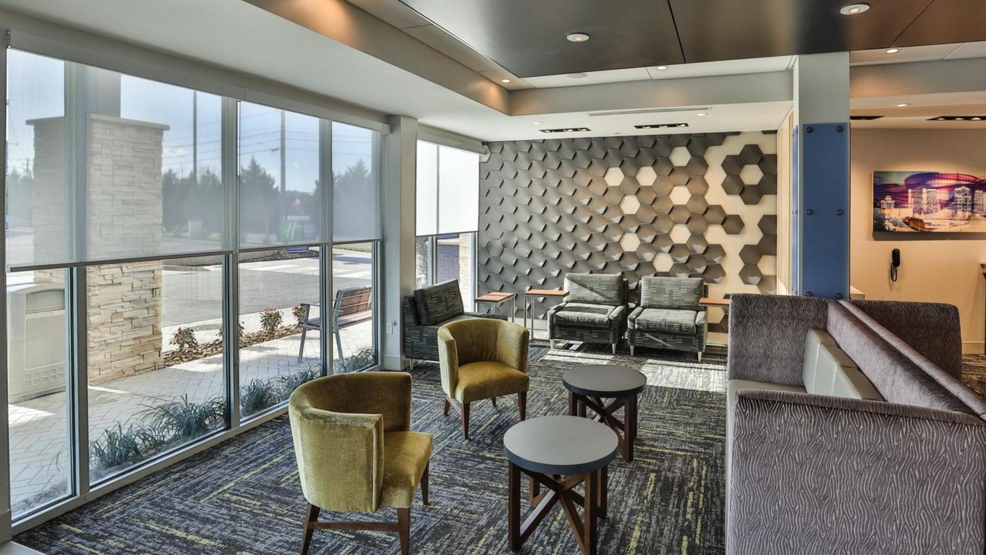 Holiday Inn Express & Suites - Nashville MetroCenter Downtown by IHG photo 70