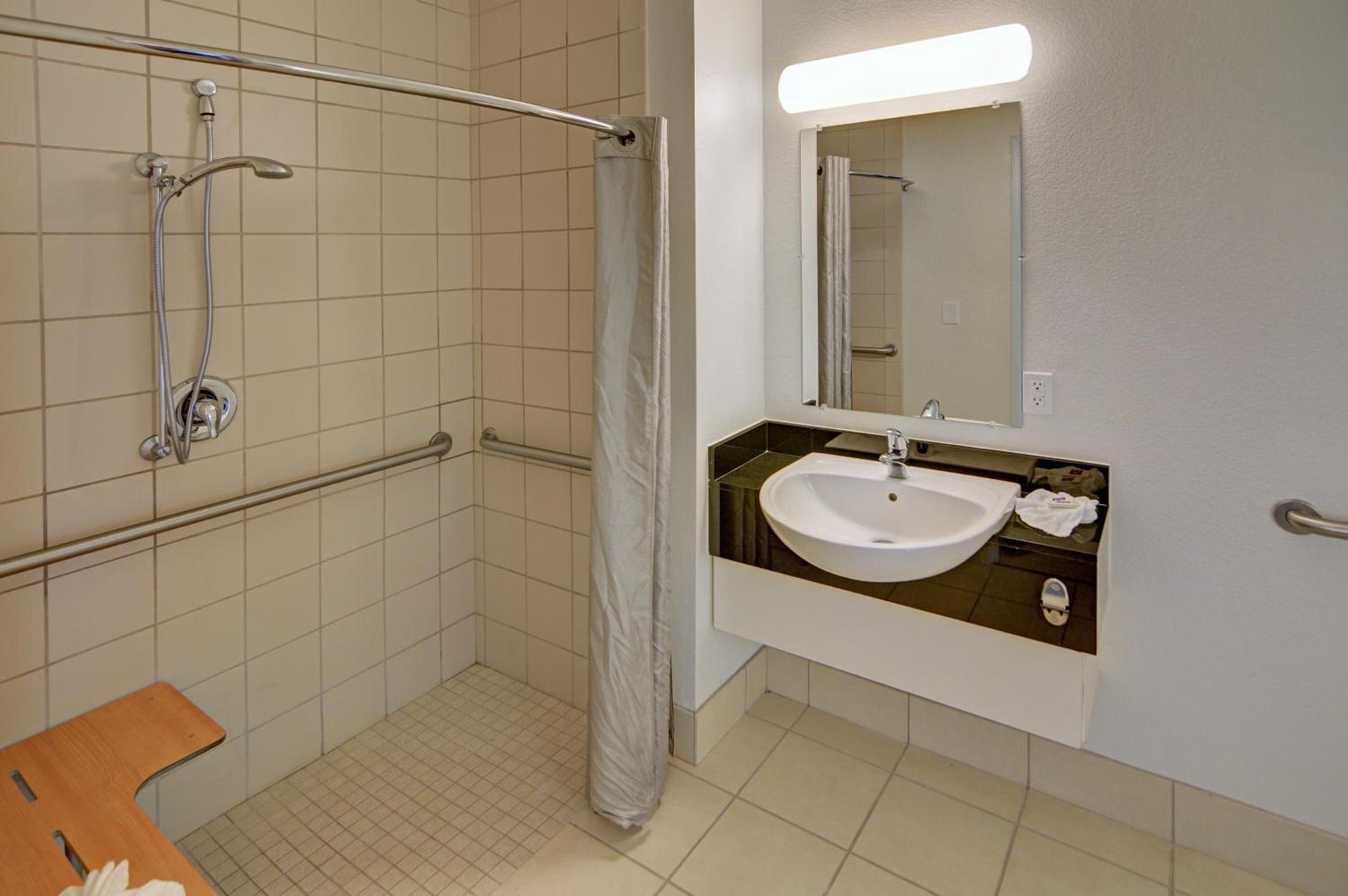 Motel 6-Roanoke, TX - Northlake - Speedway photo 29